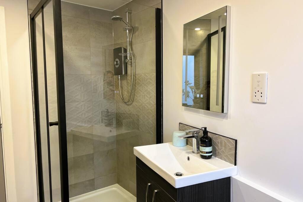 Unwind in Style, One-Bedroom Haven 3C Close to DMU view 3