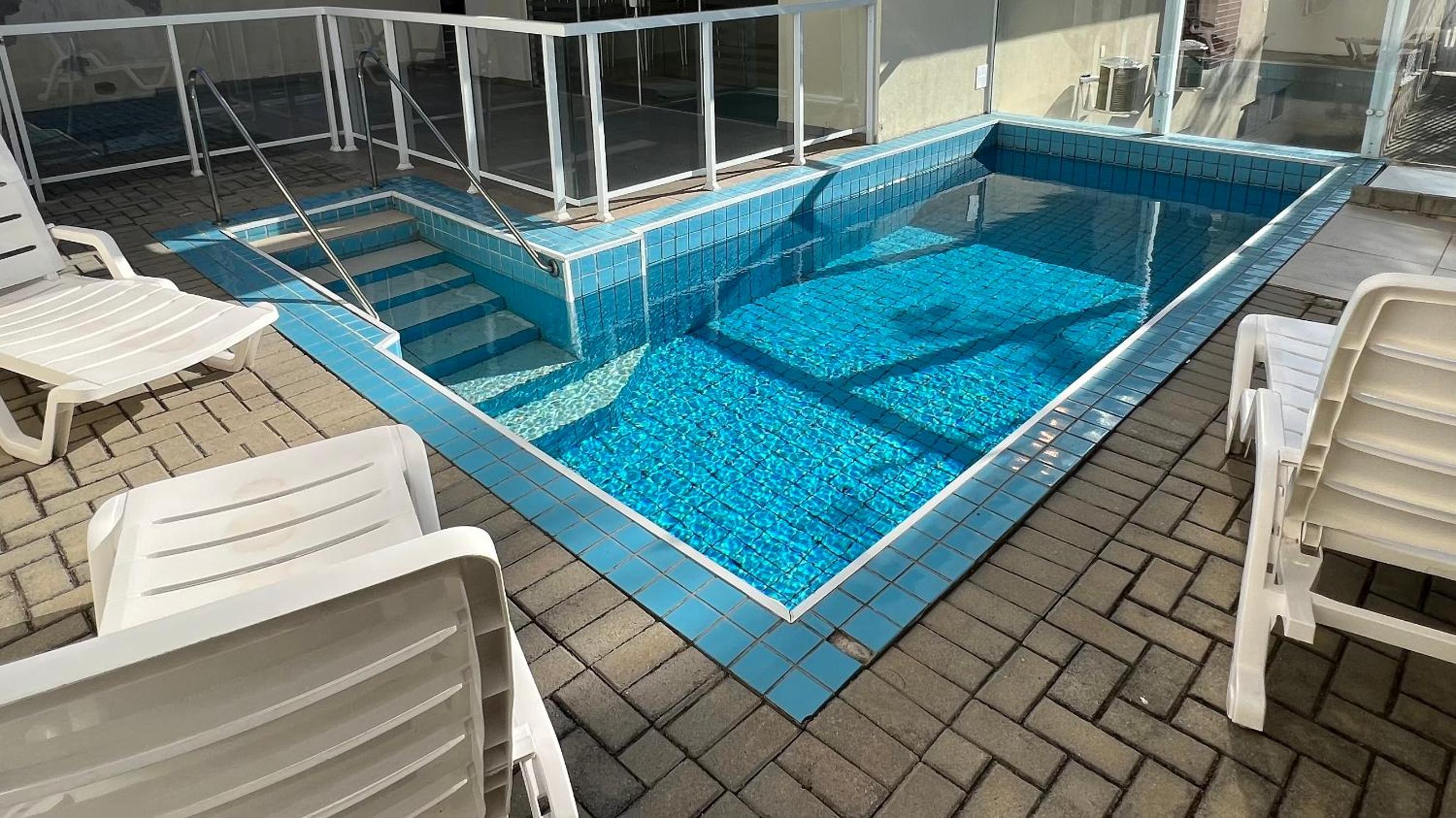 Ap Top Canasvieiras 01 - Apartamento em Canasvieiras com piscina e 2 garagens