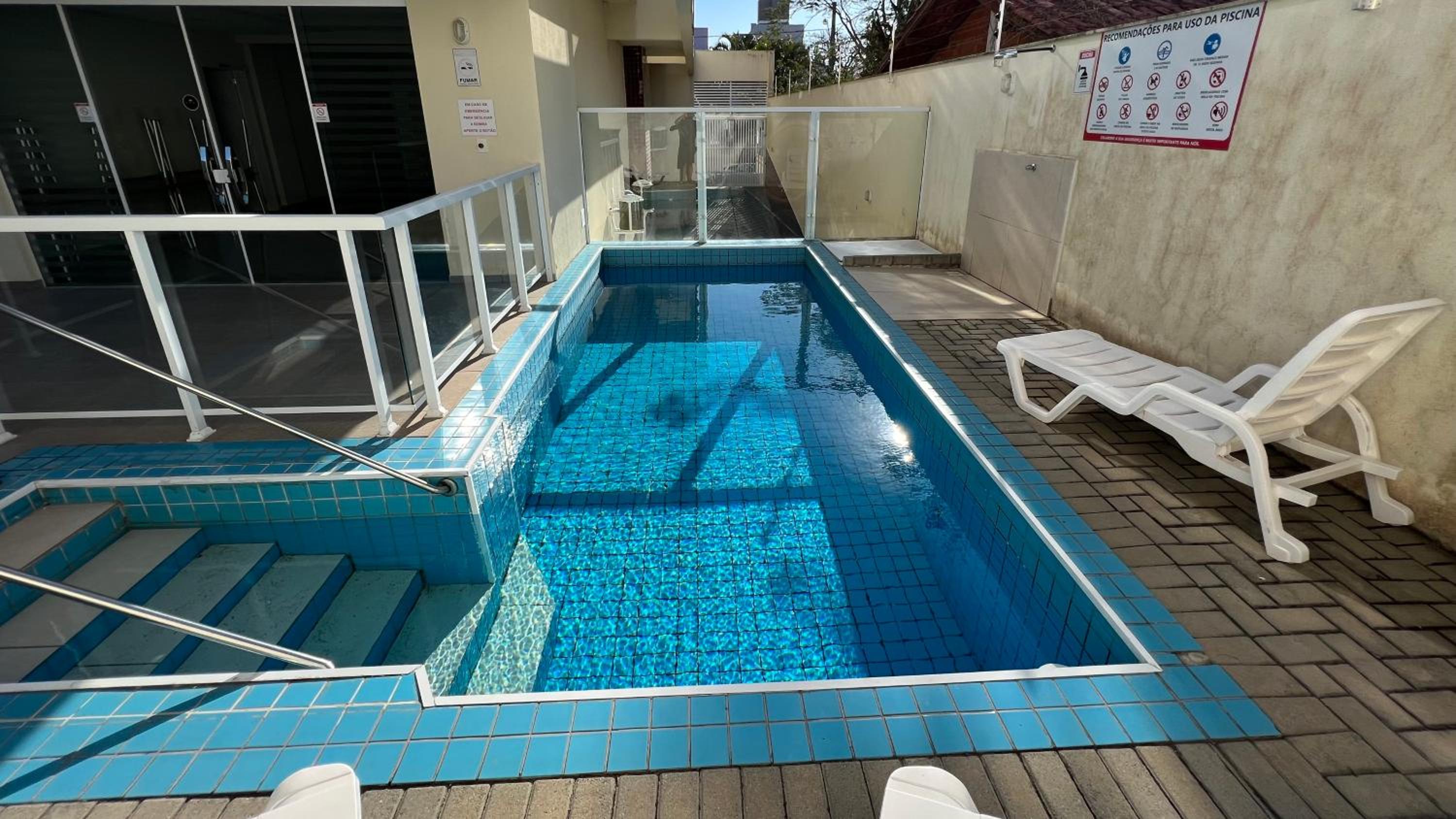 Ap Top Canasvieiras 01 - Apartamento em Canasvieiras com piscina e 2 garagens