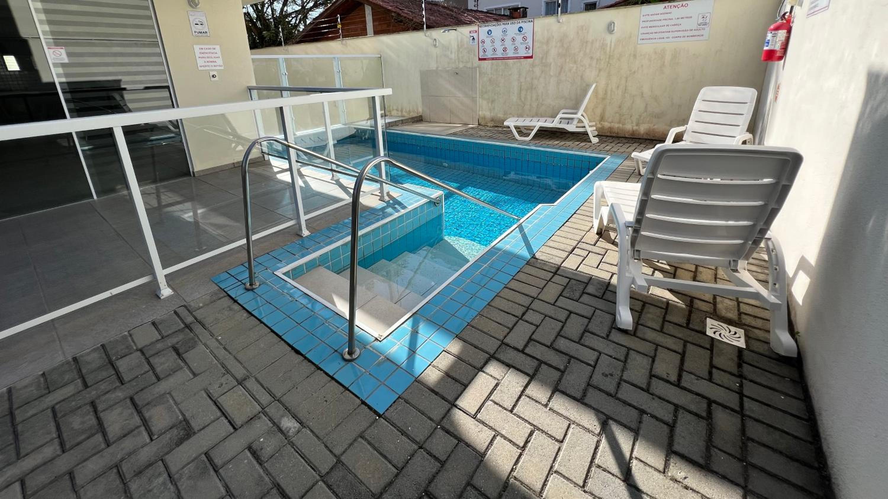 Ap Top Canasvieiras 01 - Apartamento em Canasvieiras com piscina e 2 garagens