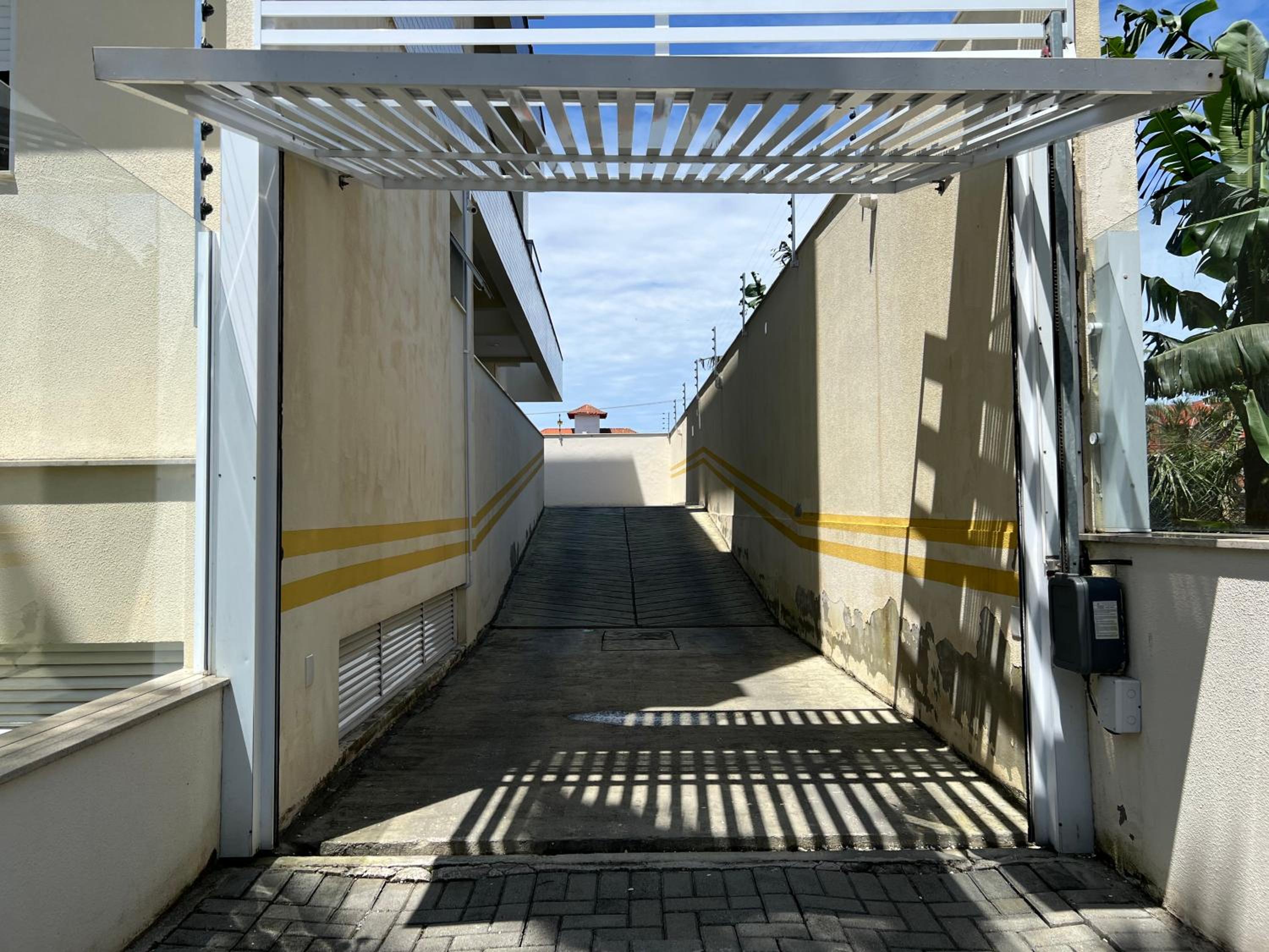 Ap Top Canasvieiras 01 - Apartamento em Canasvieiras com piscina e 2 garagens