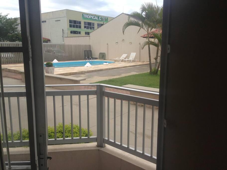 Condomínio com piscina