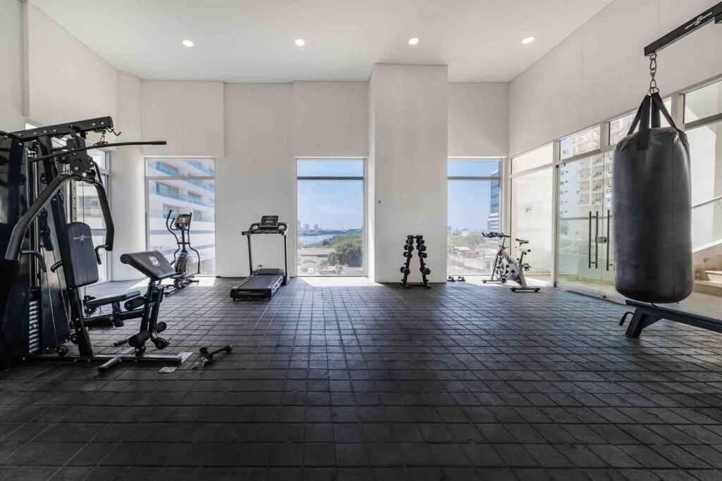 Spectacular*2bed*balcony* Ac*Near Beach MONTU 1404B