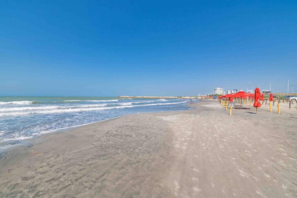 Spectacular*2bed*balcony* Ac*Near Beach MONTU 1404B