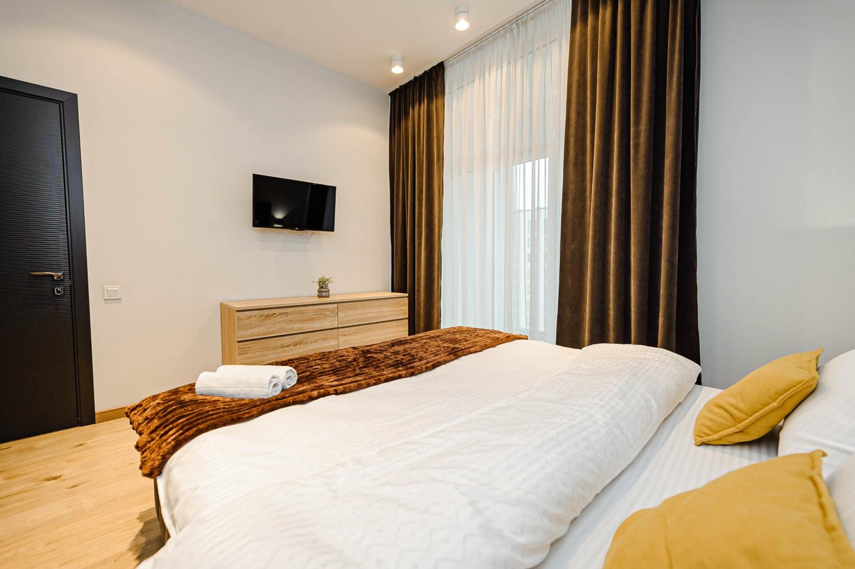 Luxury Ultracentral SkyHouse Apartment with an open balcony view 4