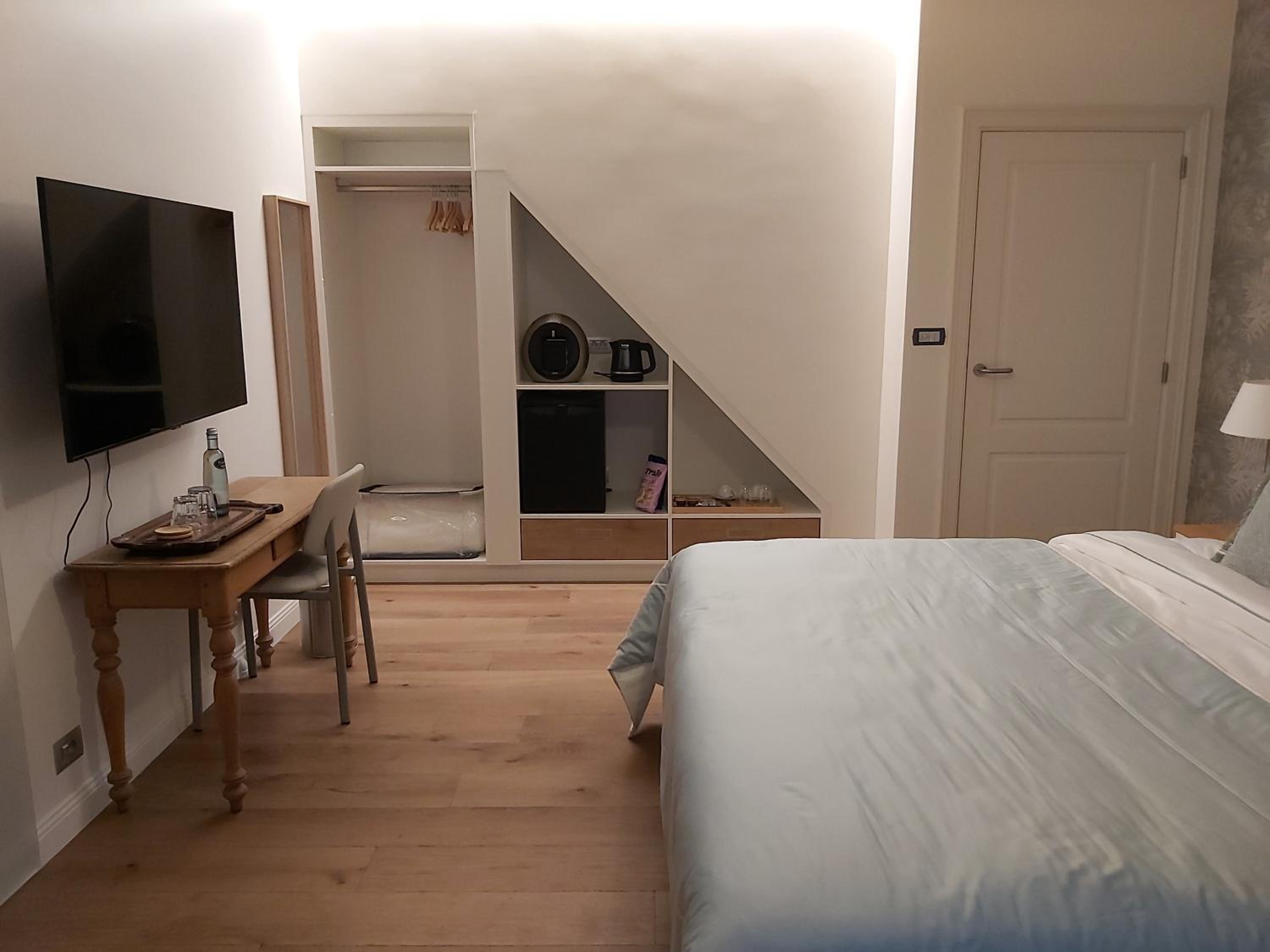 B&B Asmara