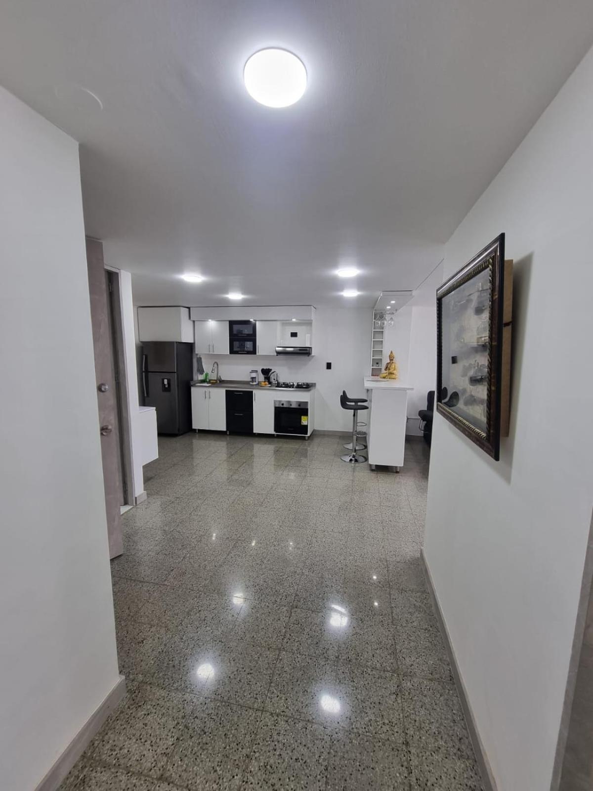 2-minutes walk away from La 70 Laureles.