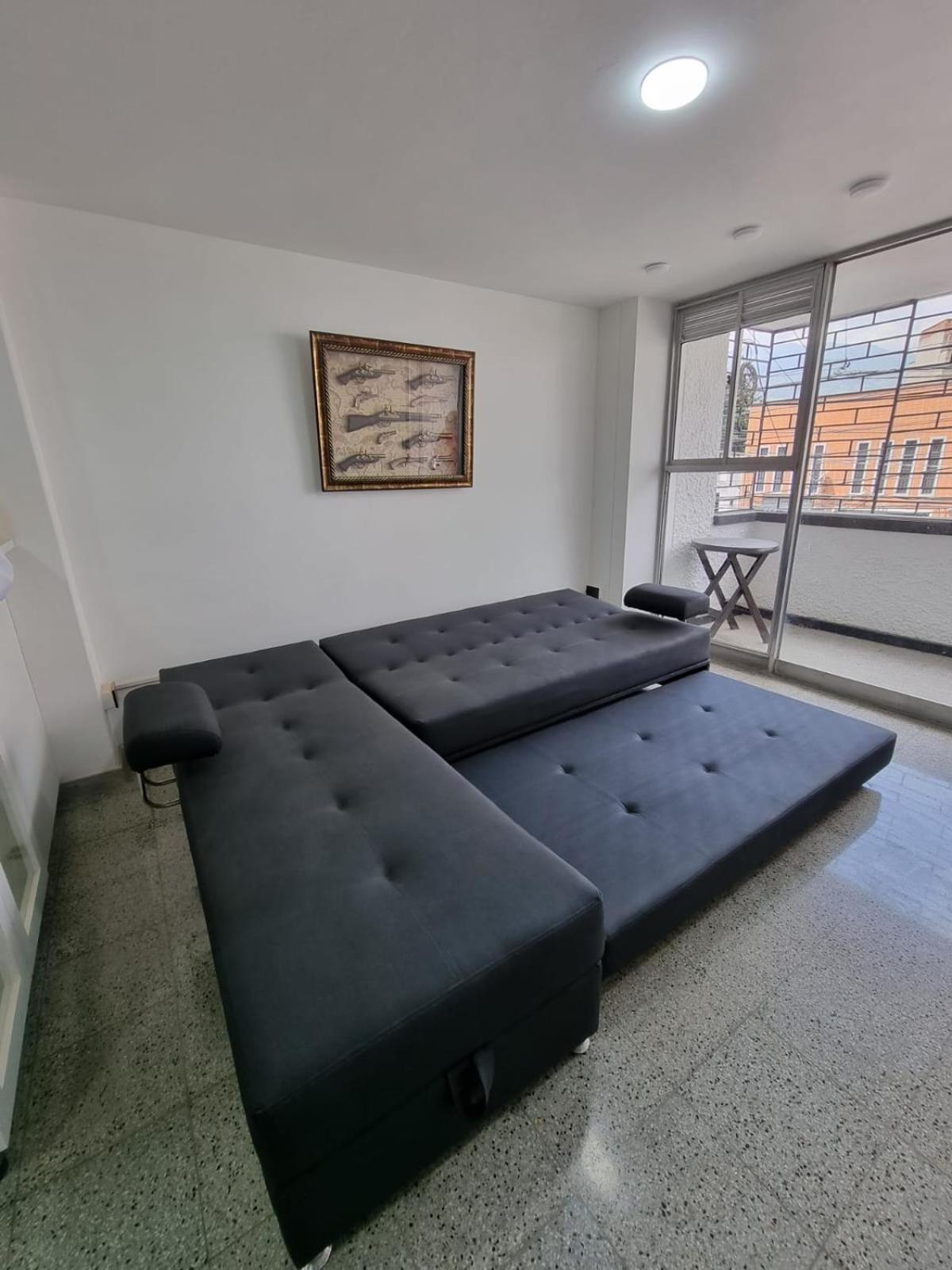 2-minutes walk away from La 70 Laureles.