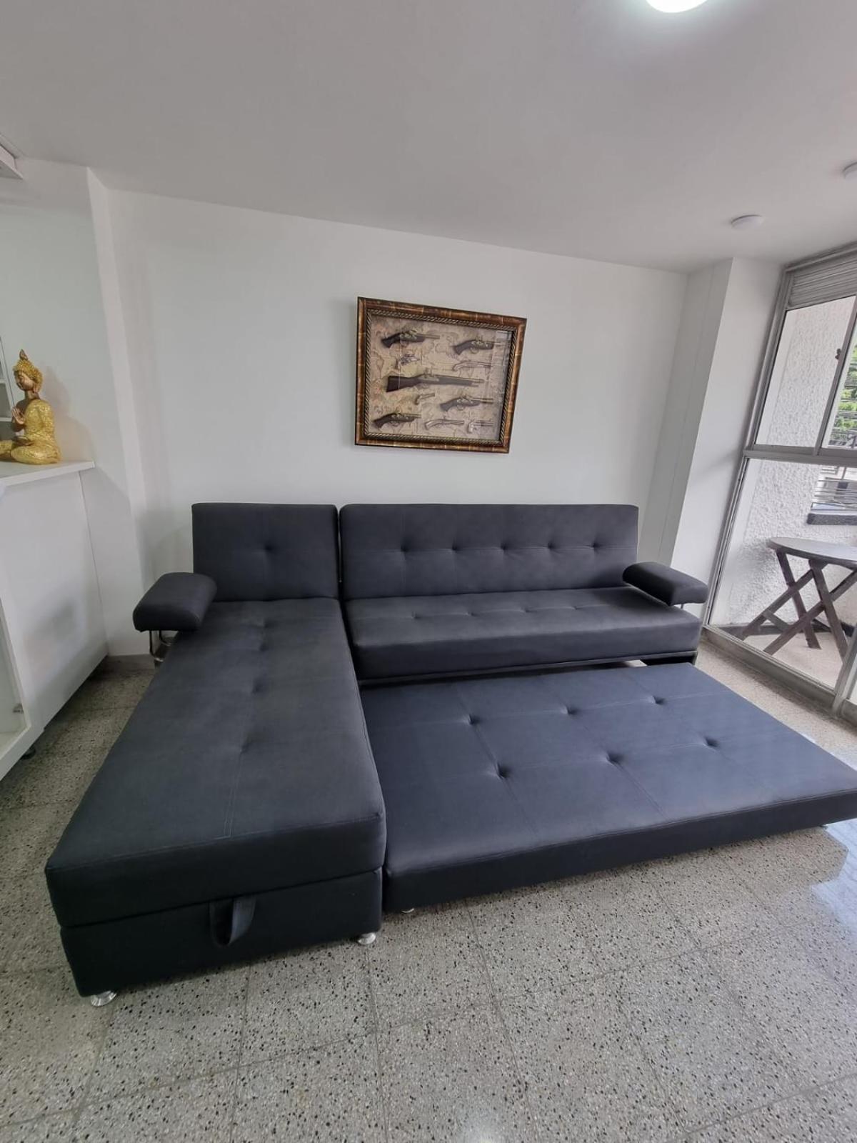 2-minutes walk away from La 70 Laureles.