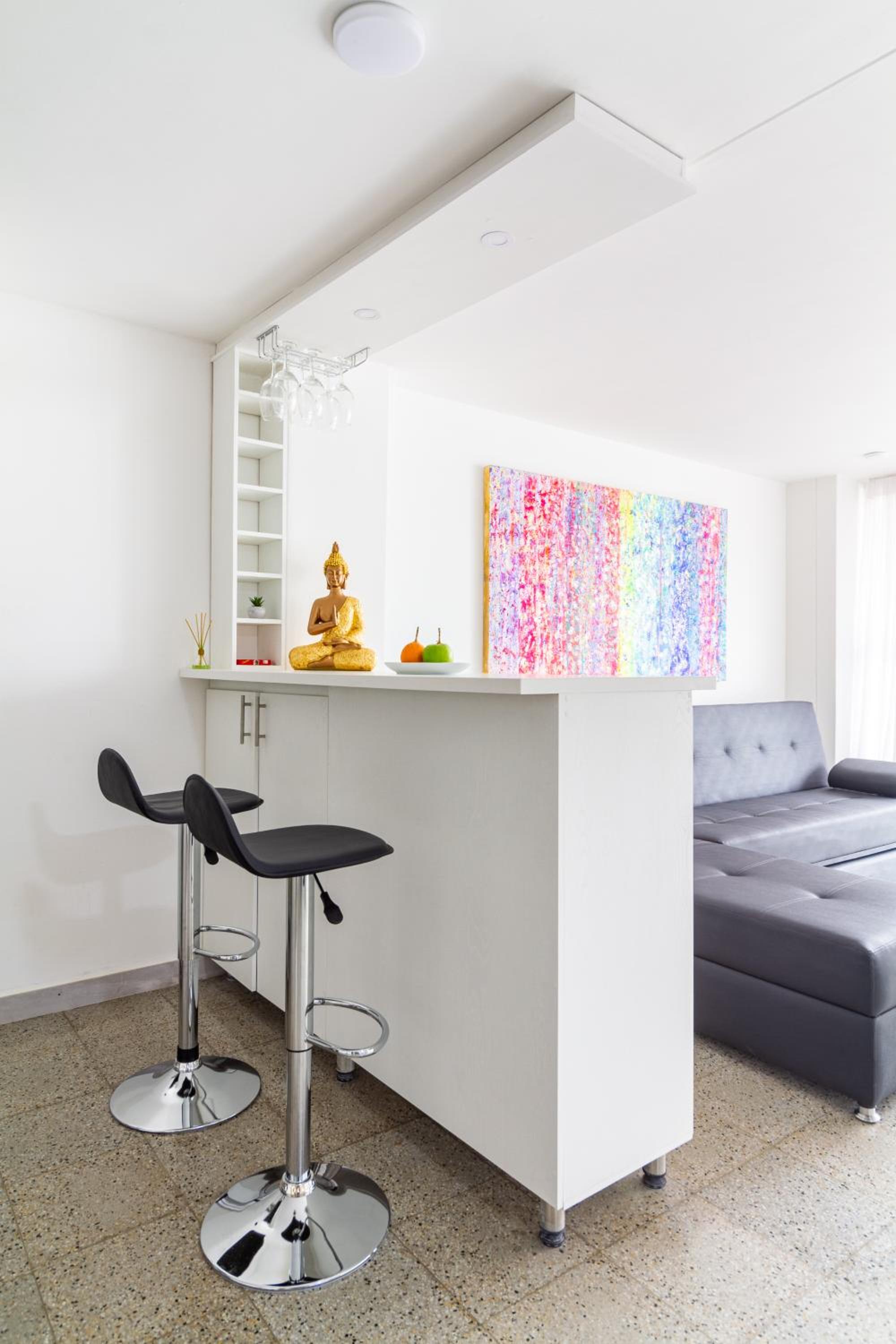 2-minutes walk away from La 70 Laureles.