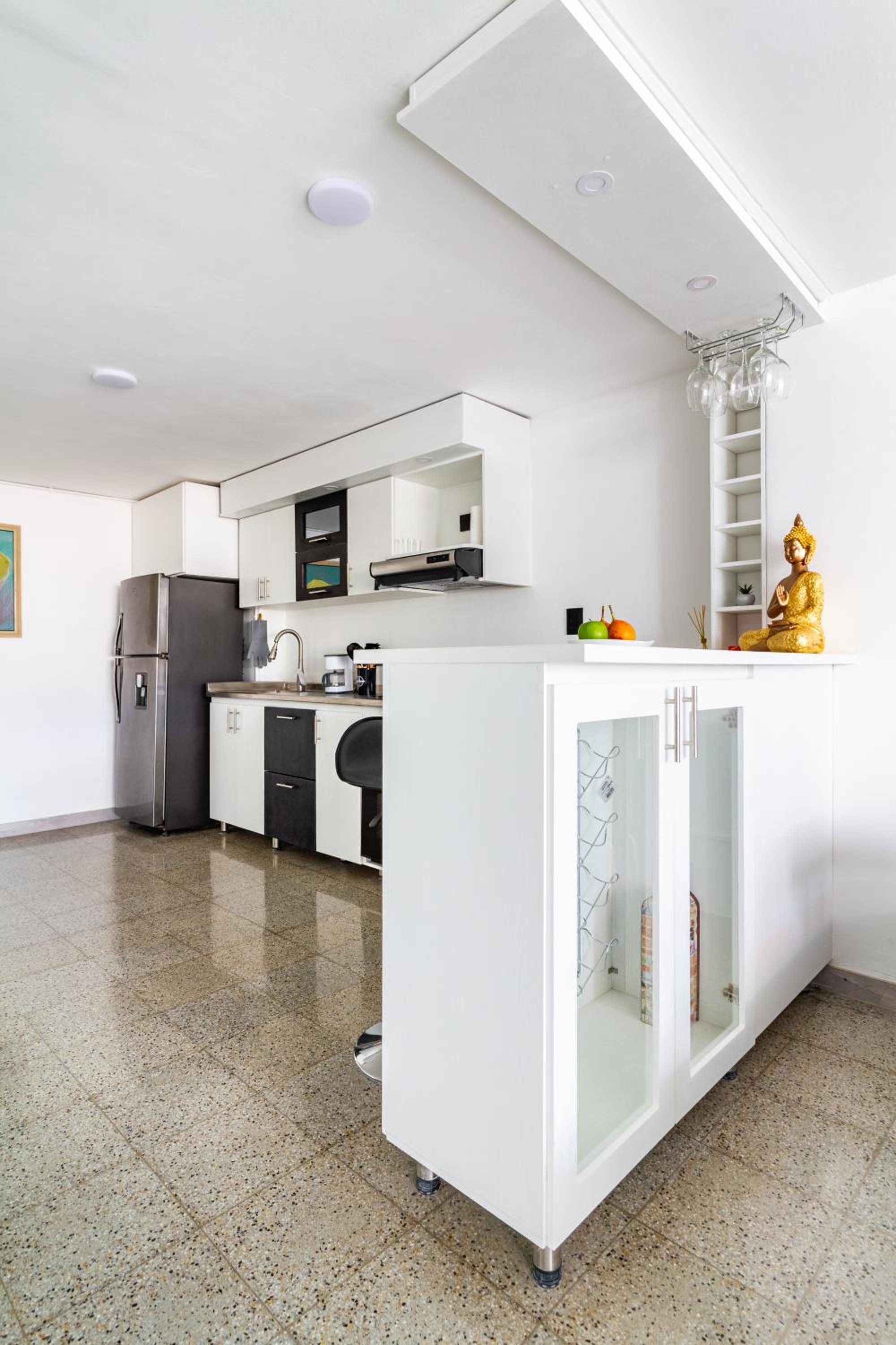 2-minutes walk away from La 70 Laureles.