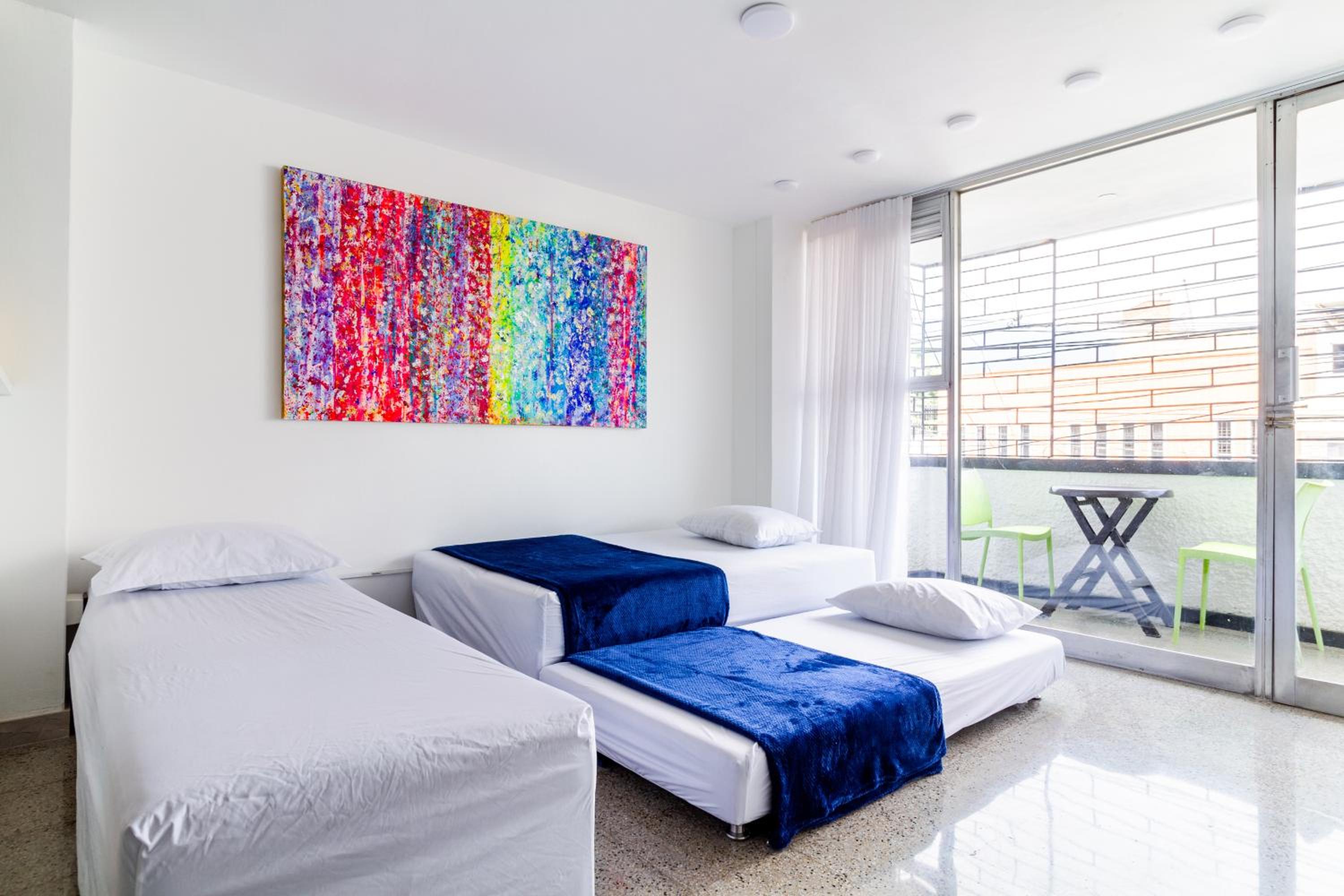 2-minutes walk away from La 70 Laureles.