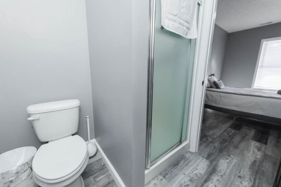 Bloomington Vacations - Hoosier Dugout Den - Property Image 2