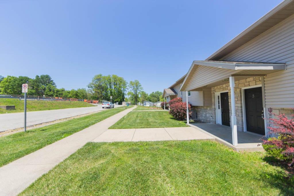 Bloomington Vacations - Hoosier Dugout Den - Property Image 3