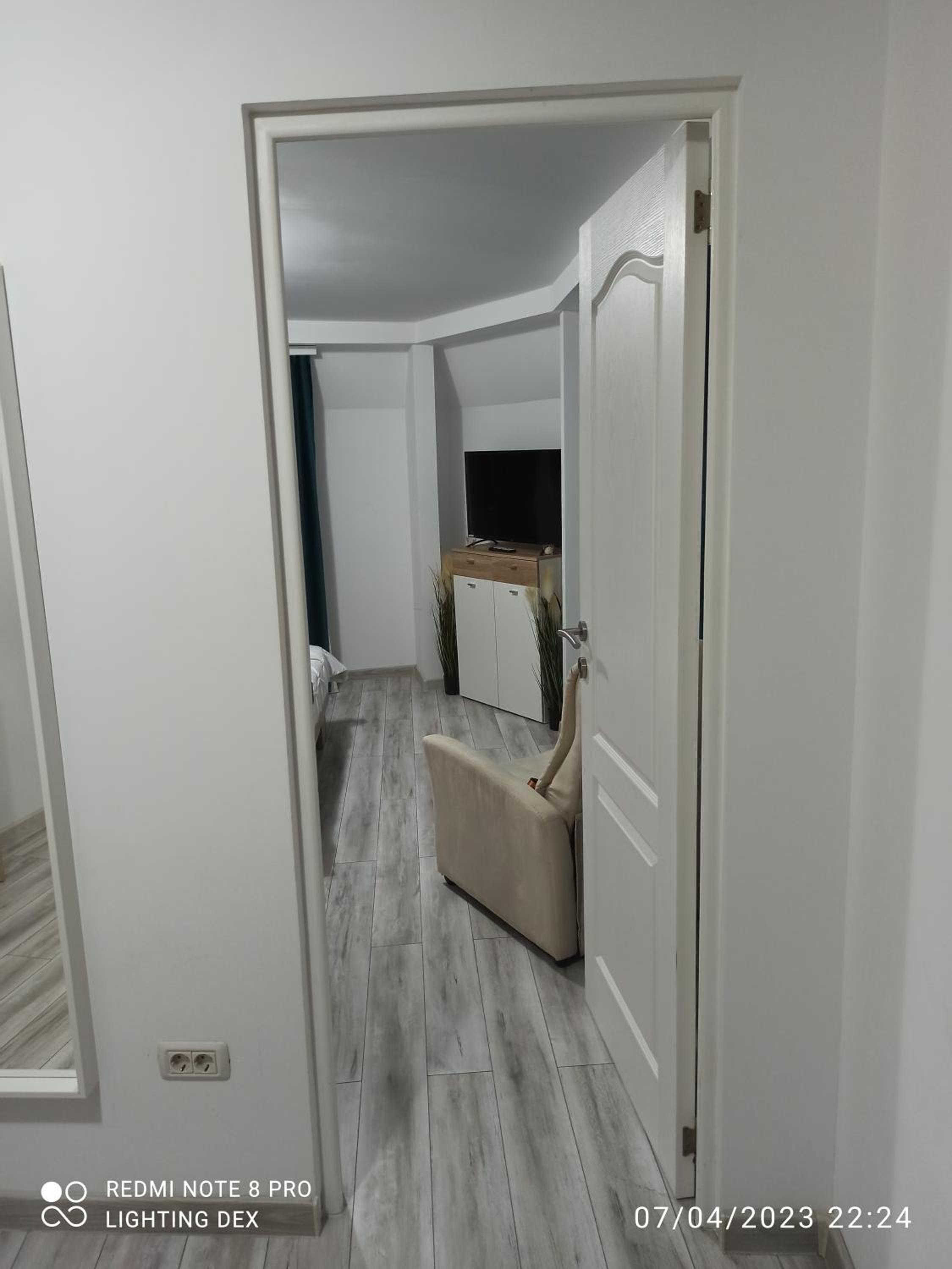 Comfortable Apartment University Square view 3