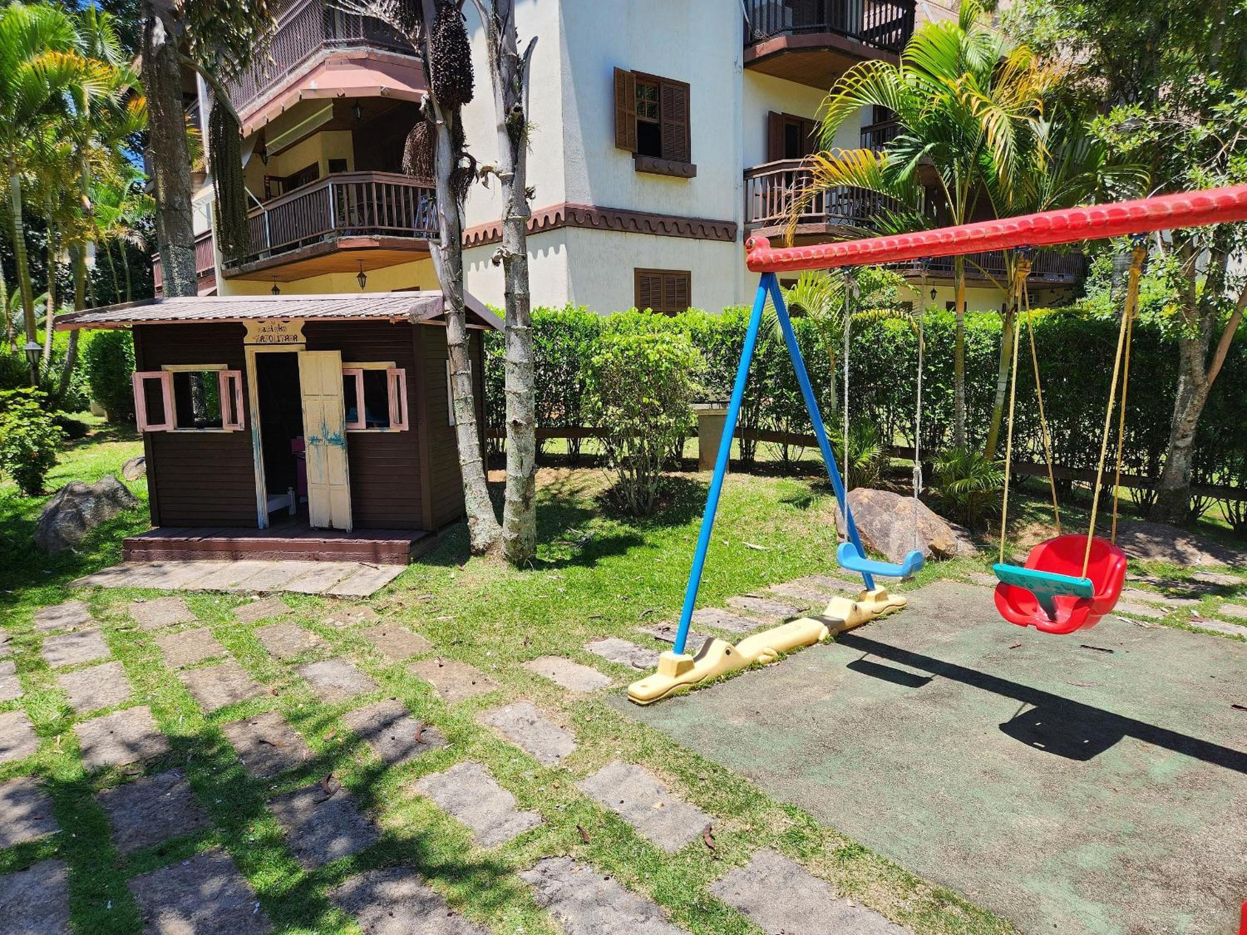 Apto. do Lago com jardim, condomínio completo