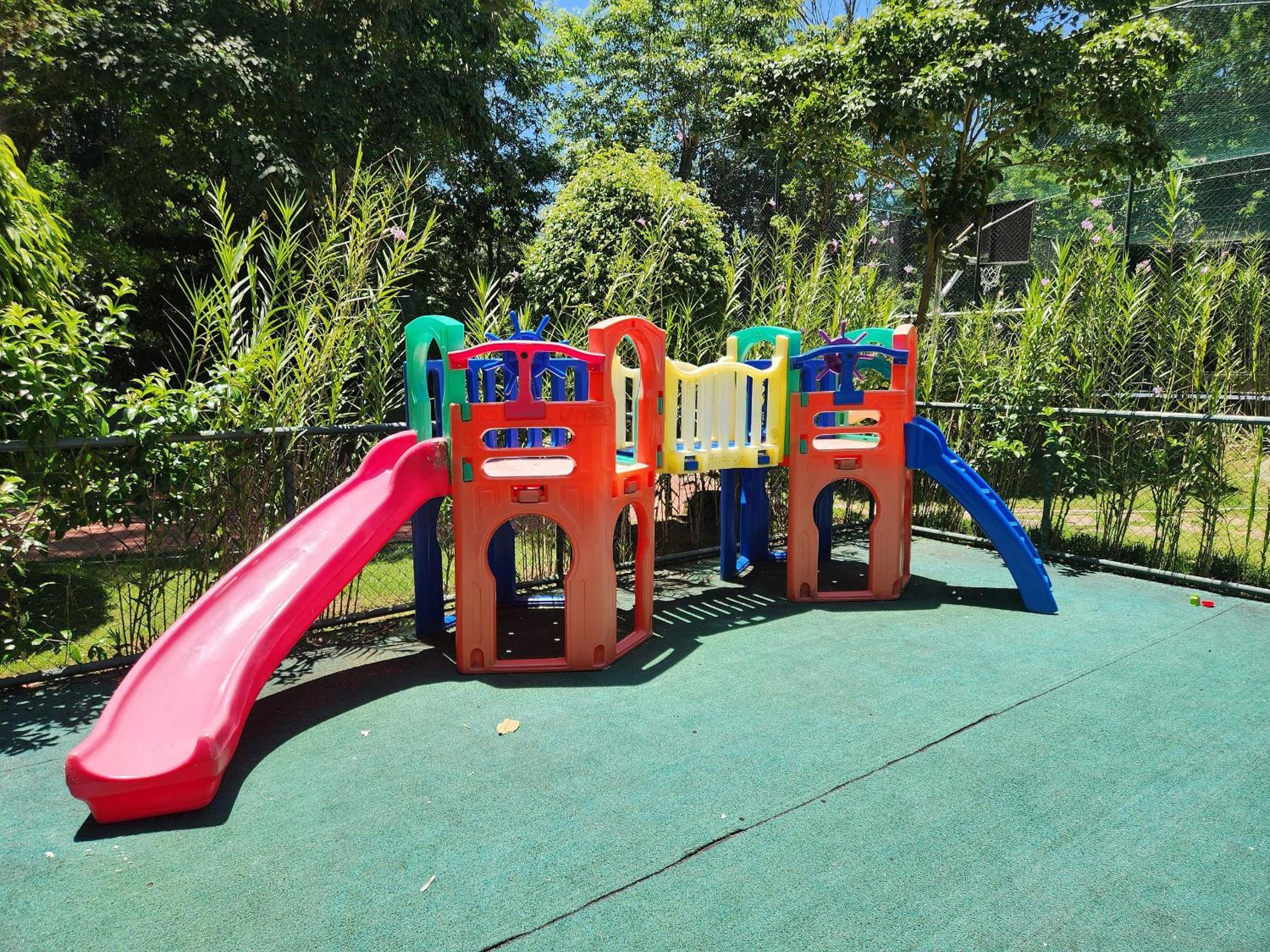 Apto. do Lago com jardim, condomínio completo