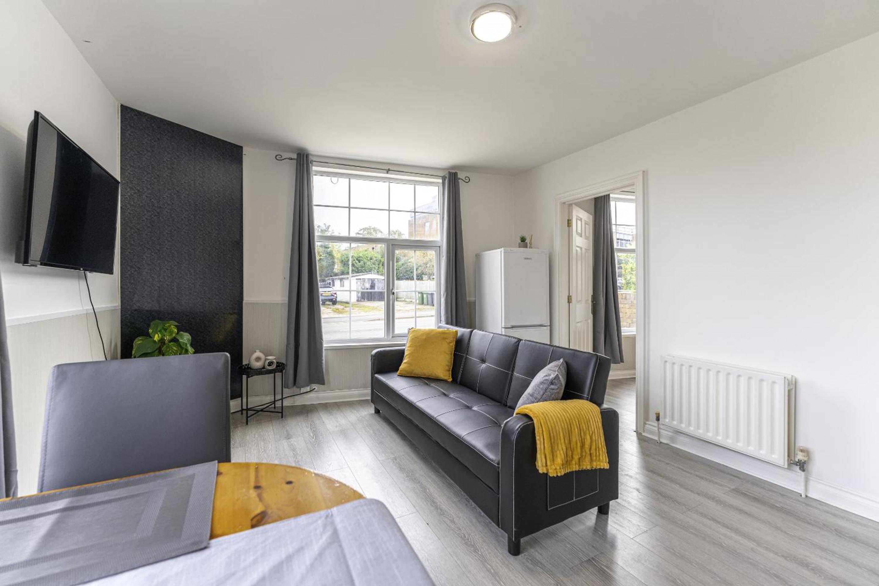Comfy Stay 1 Bedroom Apartment view 3