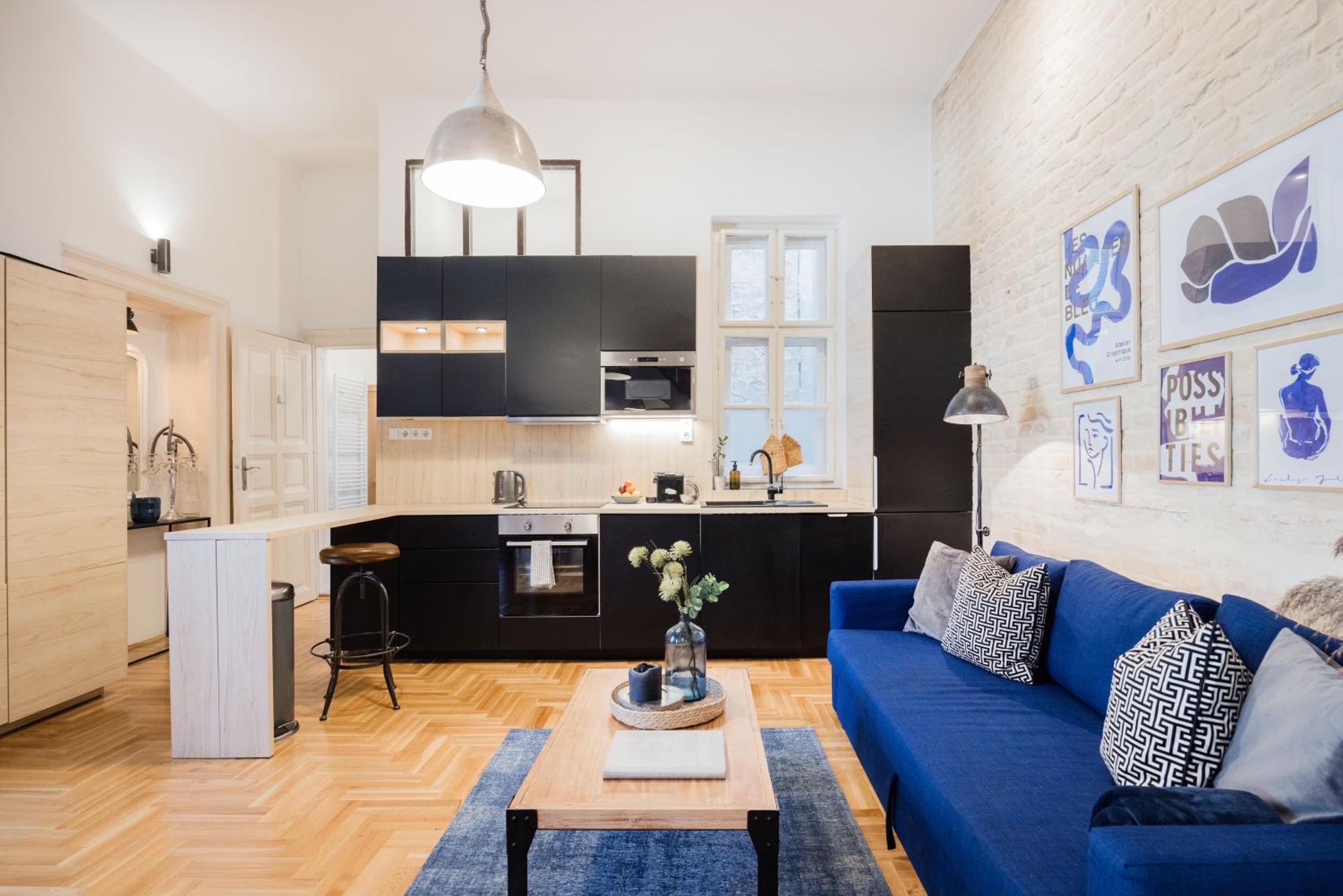 Historic Penthouse with Sauna & Jacuzzi @Downtown view 4