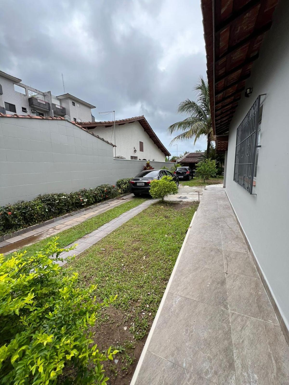Casa para alugar em Bertioga - Piscina, Wifi e Churrasqueira