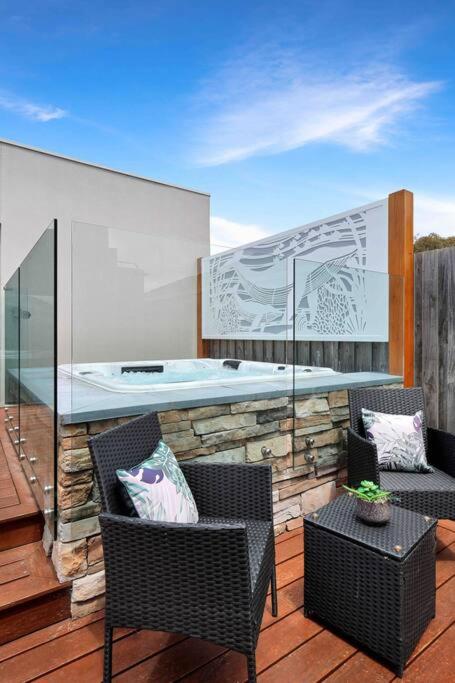 OG Spa Retreat- 3 bedroom, Spa, Central, Aircon