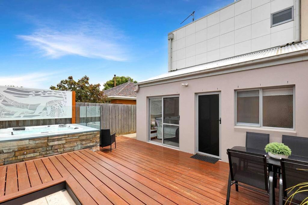 OG Spa Retreat- 3 bedroom, Spa, Central, Aircon