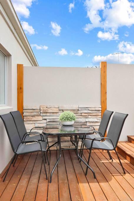 OG Spa Retreat- 3 bedroom, Spa, Central, Aircon