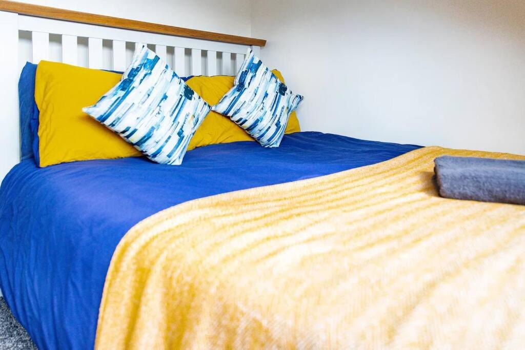 Spacious 4 Bed - Near Amenities view 4