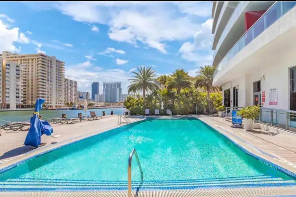 Ocean Views - Pool & Gym - Pet Friendly - Close to Beach - Image 3