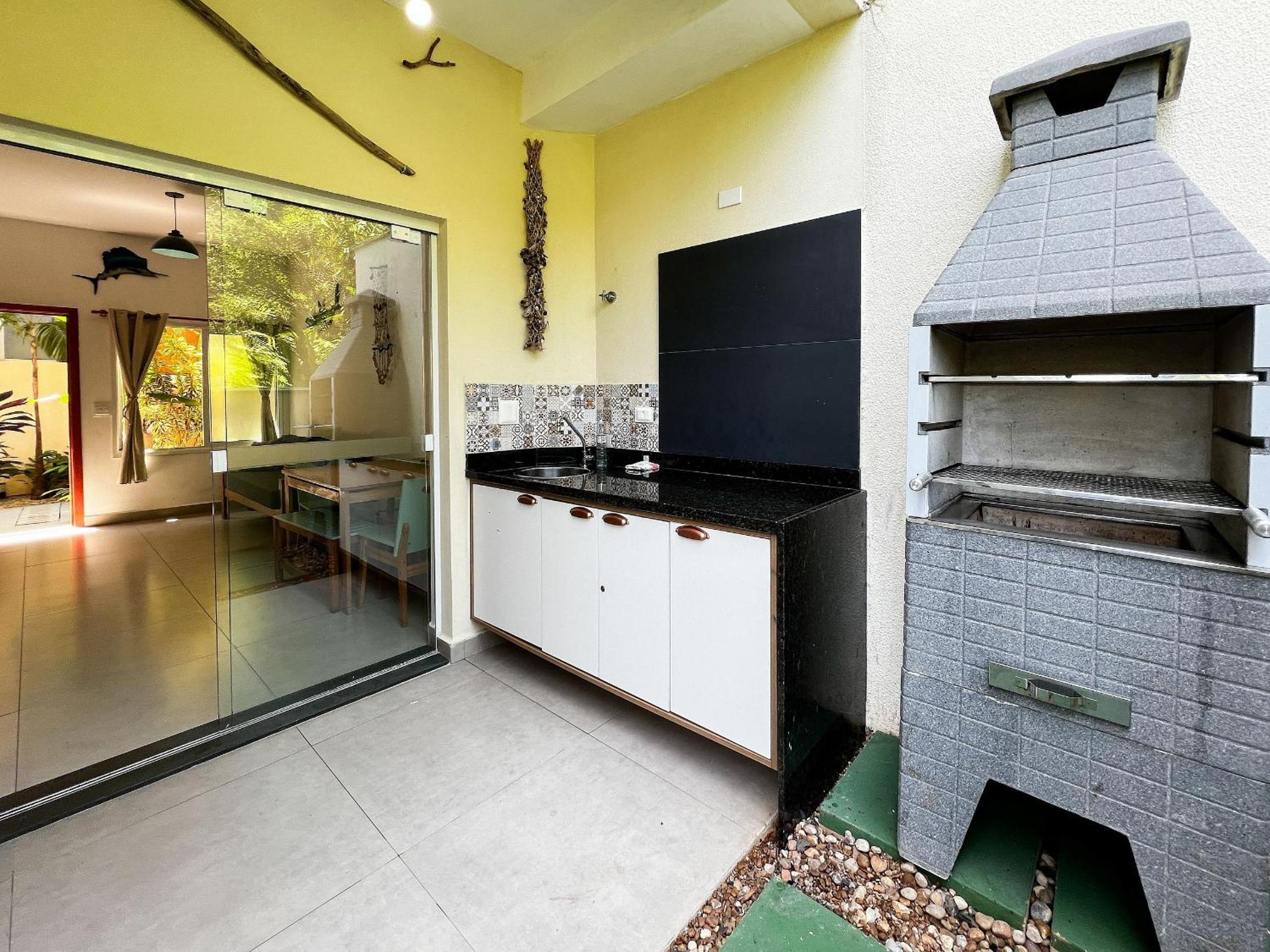 Casa a poucos metros da Praia de Santiago