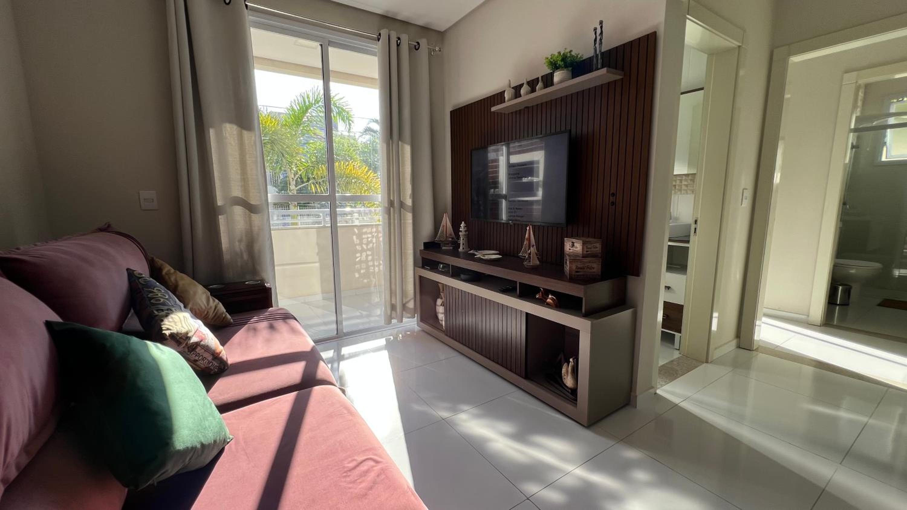 Ap Top Canasvieiras 01 - Apartamento em Canasvieiras com piscina e 2 garagens