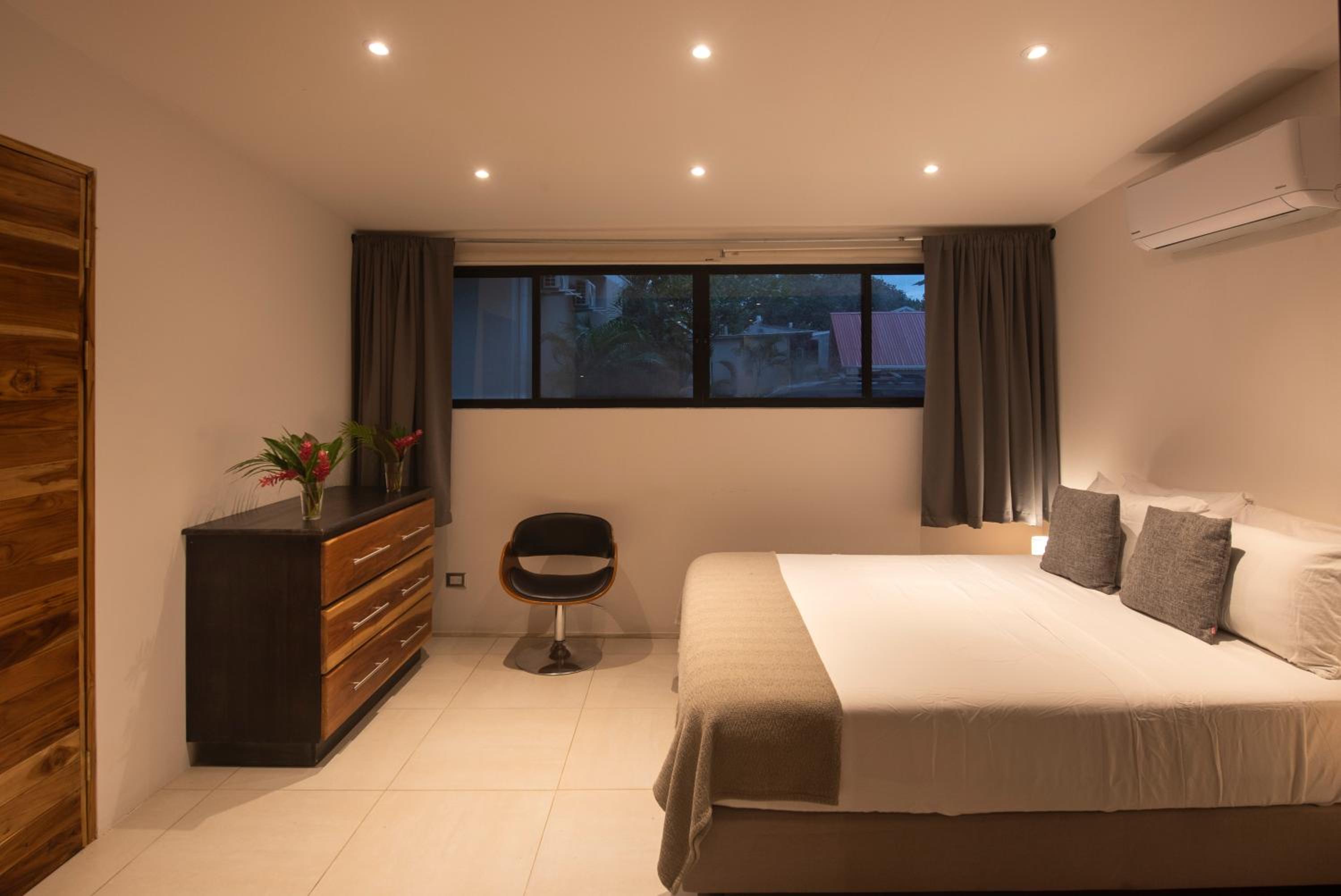 The Jungle Loft, 7 min Walk to Guiones beach + Jacuzzi