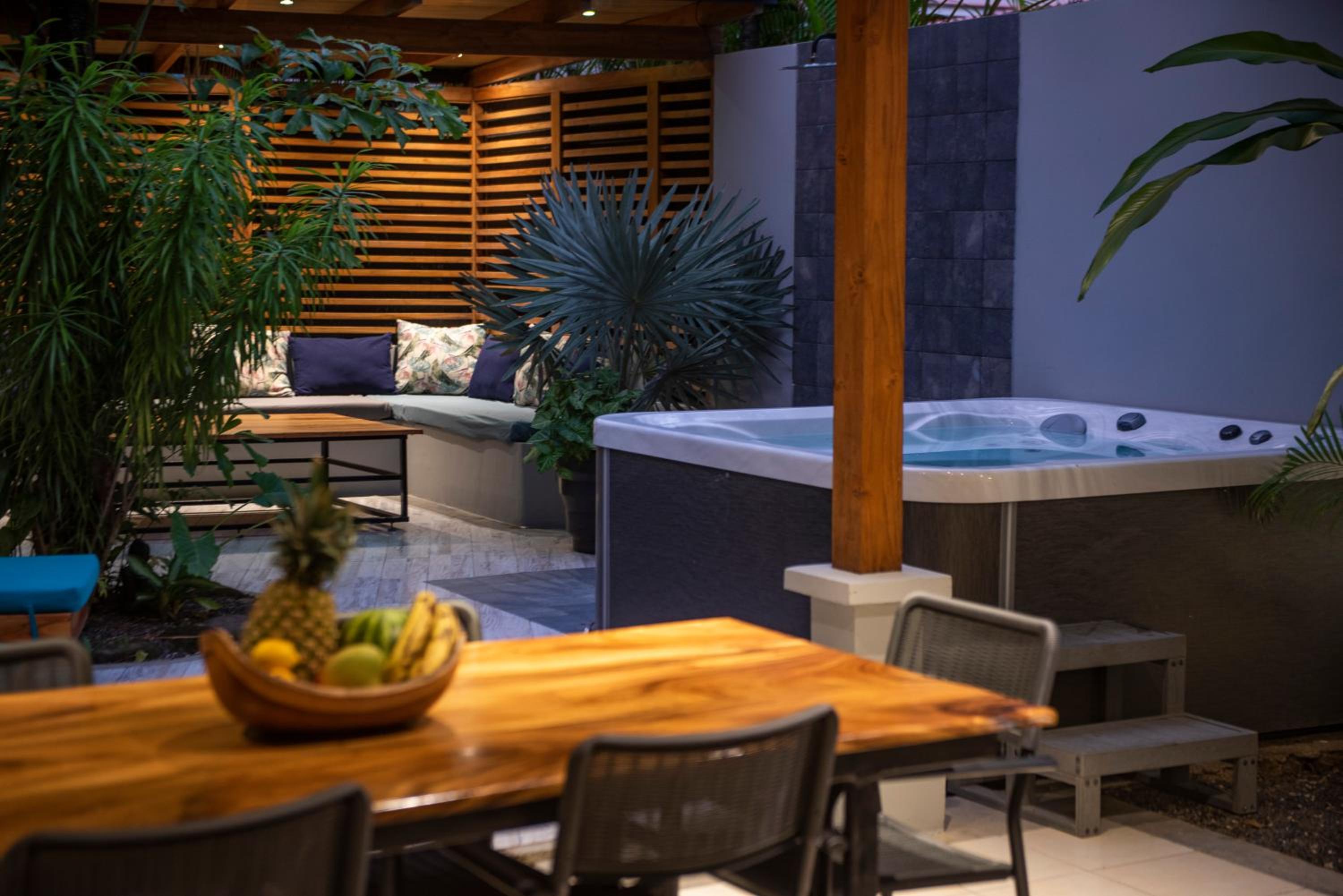 The Jungle Loft, 7 min Walk to Guiones beach + Jacuzzi