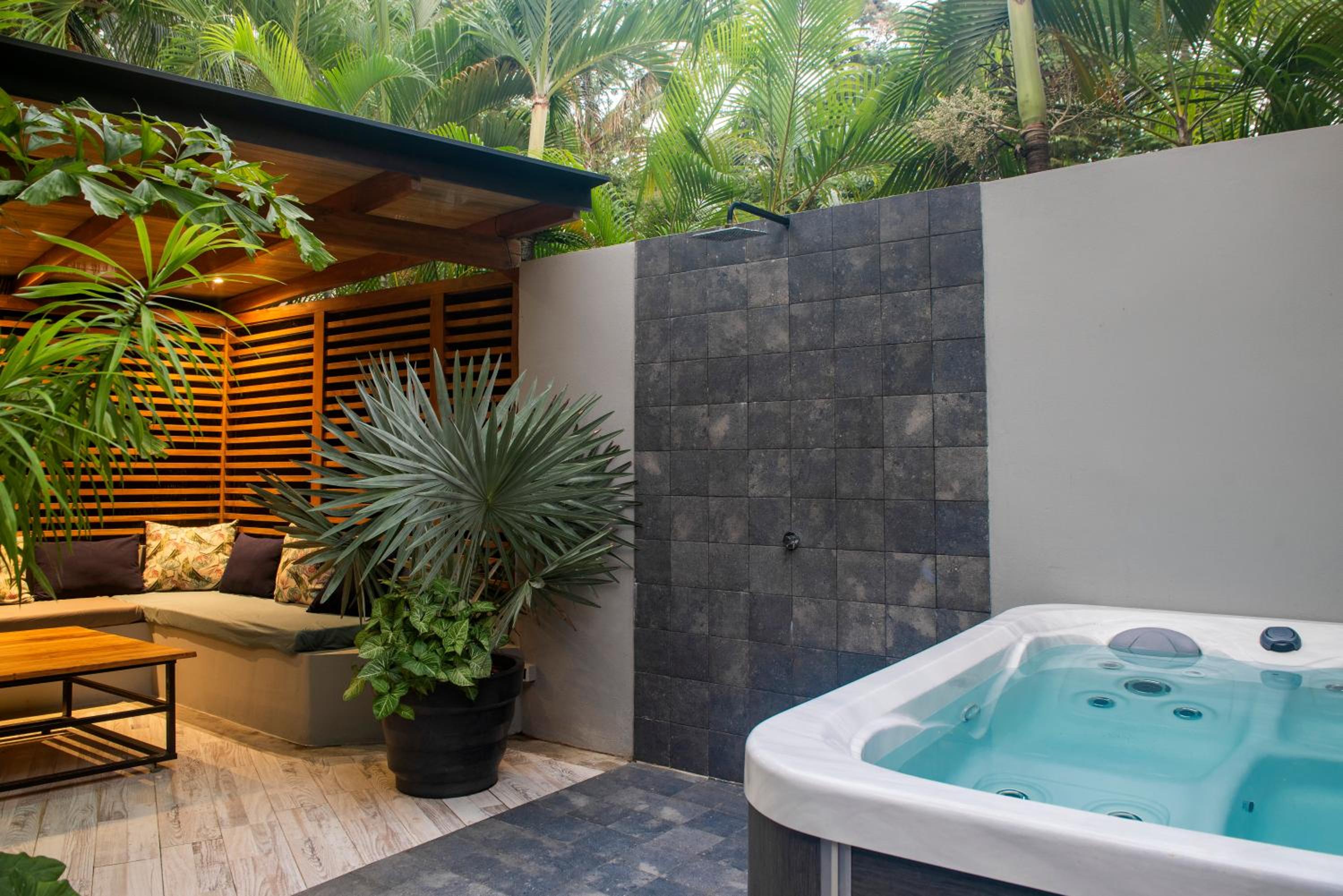 The Jungle Loft, 7 min Walk to Guiones beach + Jacuzzi
