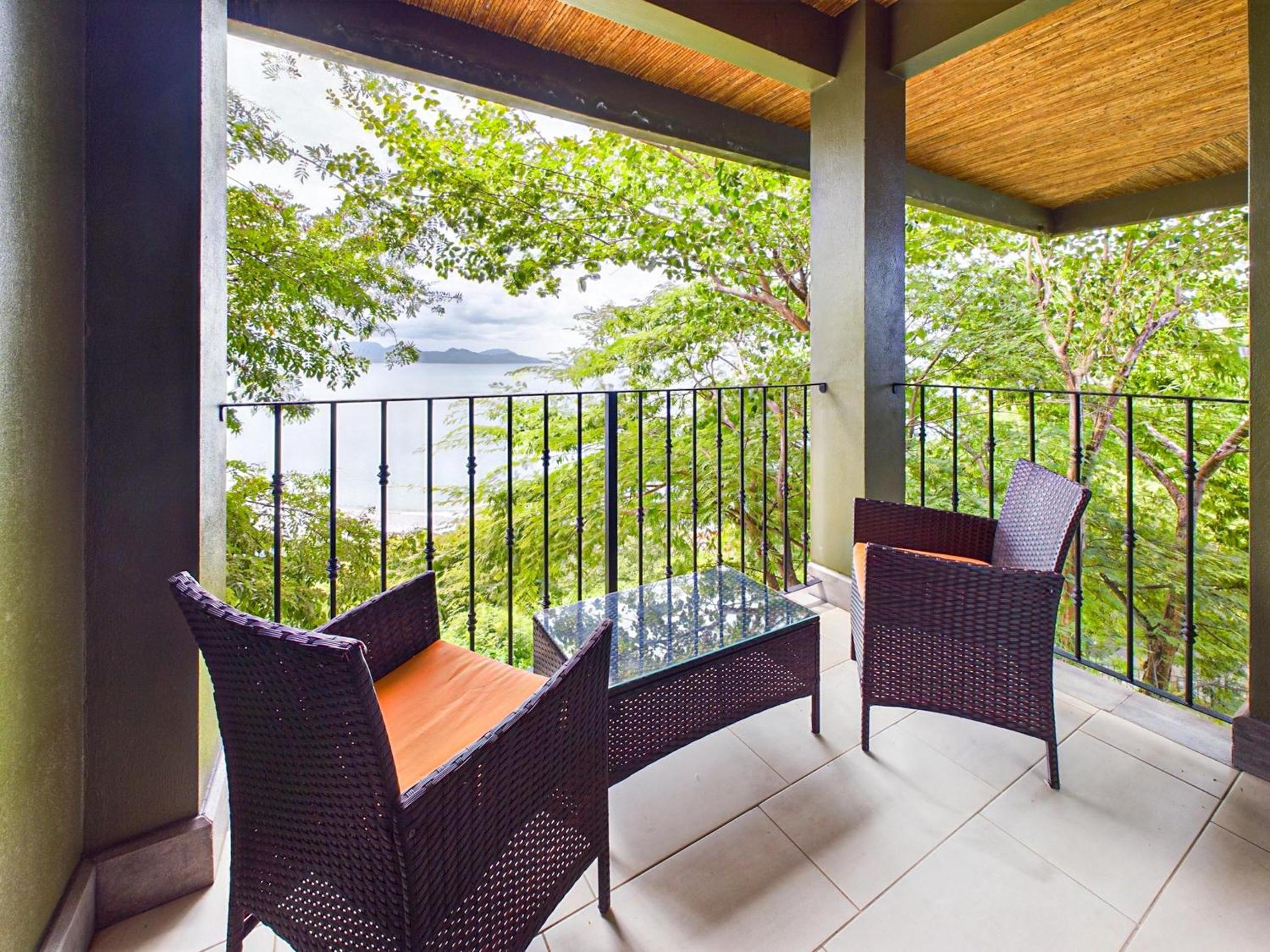 360 Splendor 404-Ocean View Condo- With Breakfast