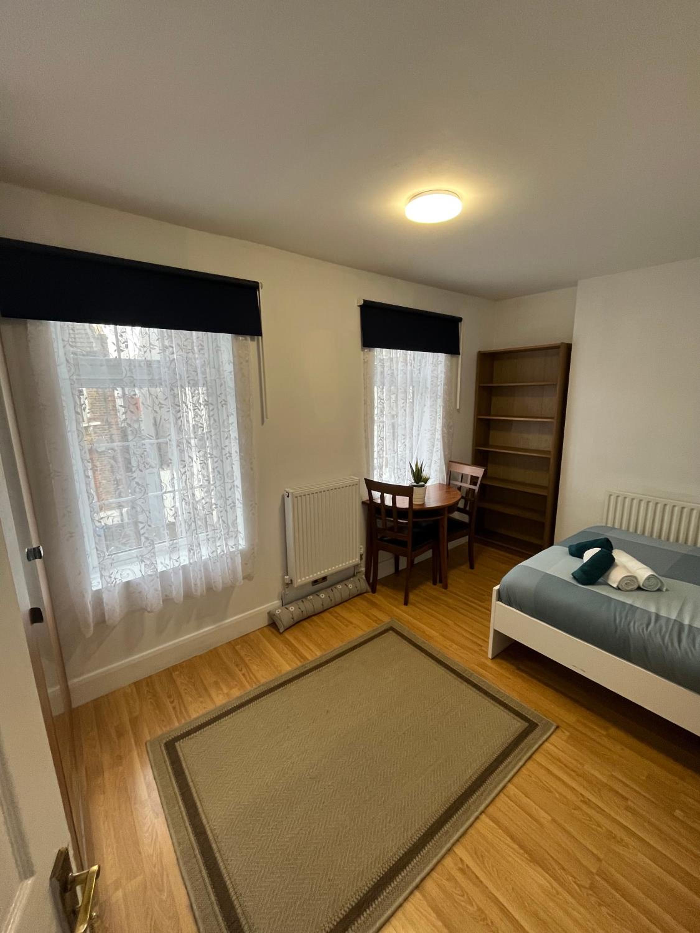 Charming 2-Bed House in London - 25 Mins from Central London