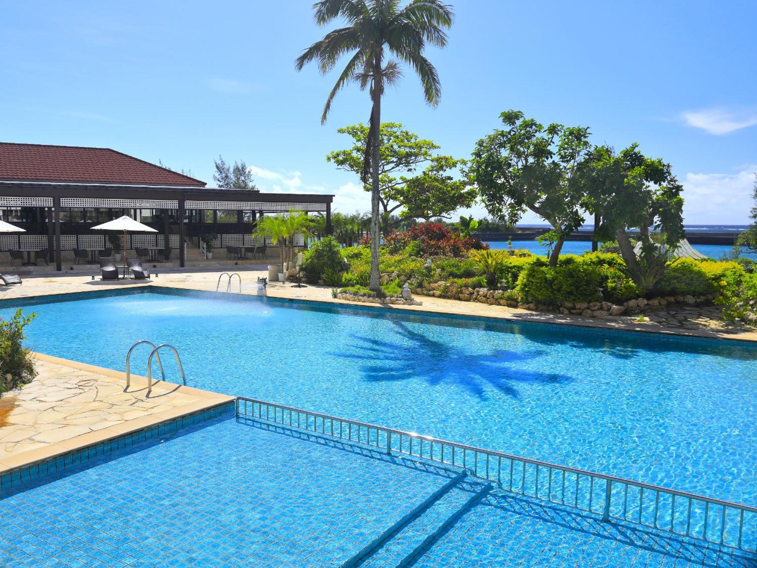 Hotel Breezebay Marina