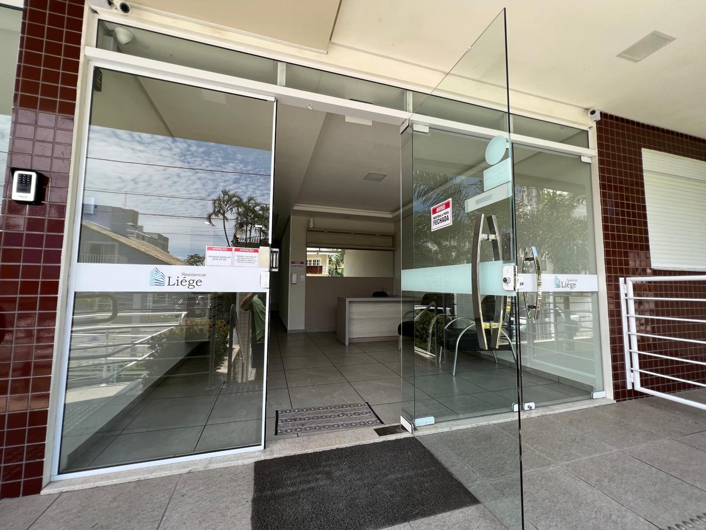 Ap Top Canasvieiras 01 - Apartamento em Canasvieiras com piscina e 2 garagens