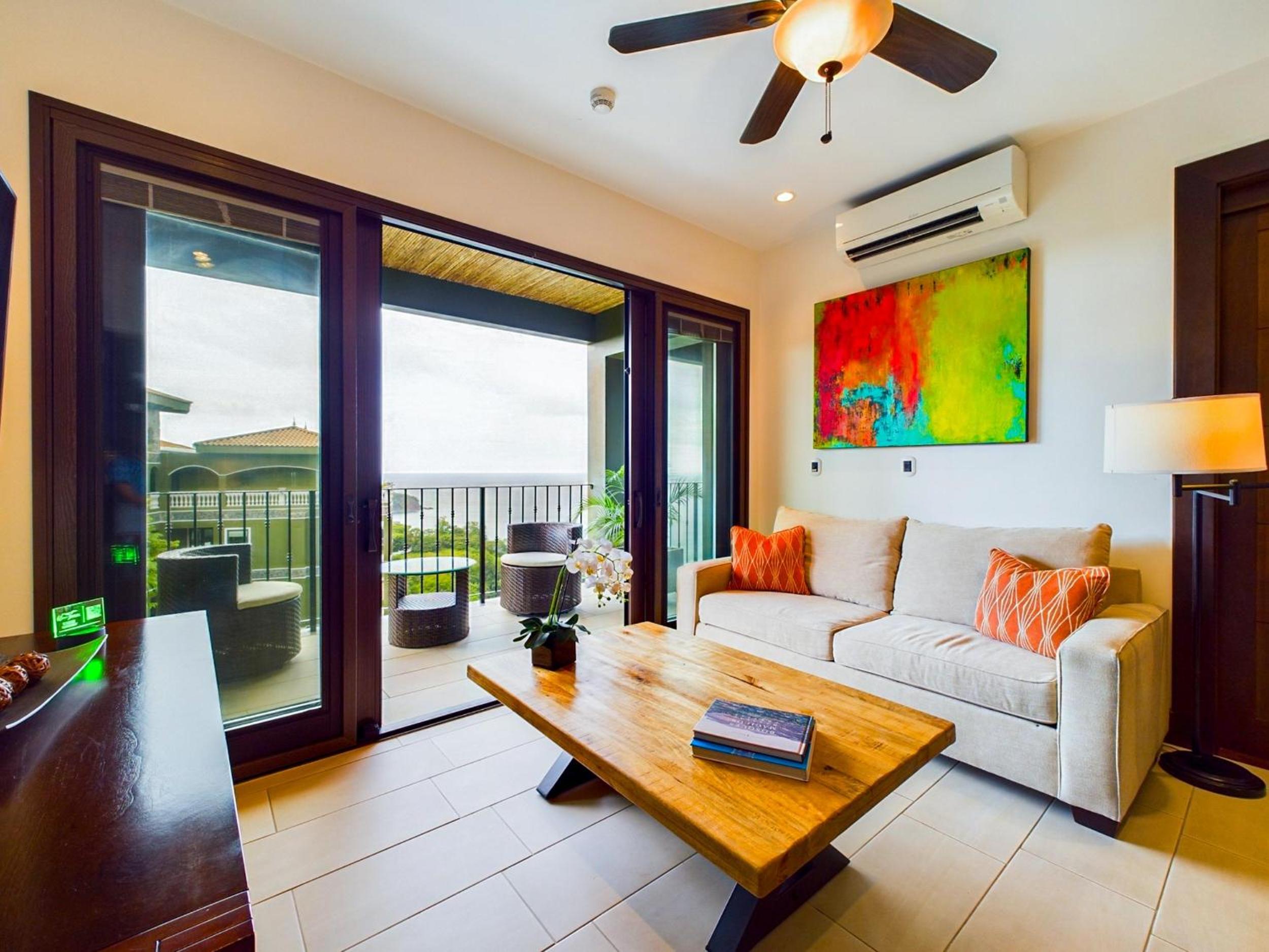 360 Splendor 405 Ocean View Condo- With Breakfast