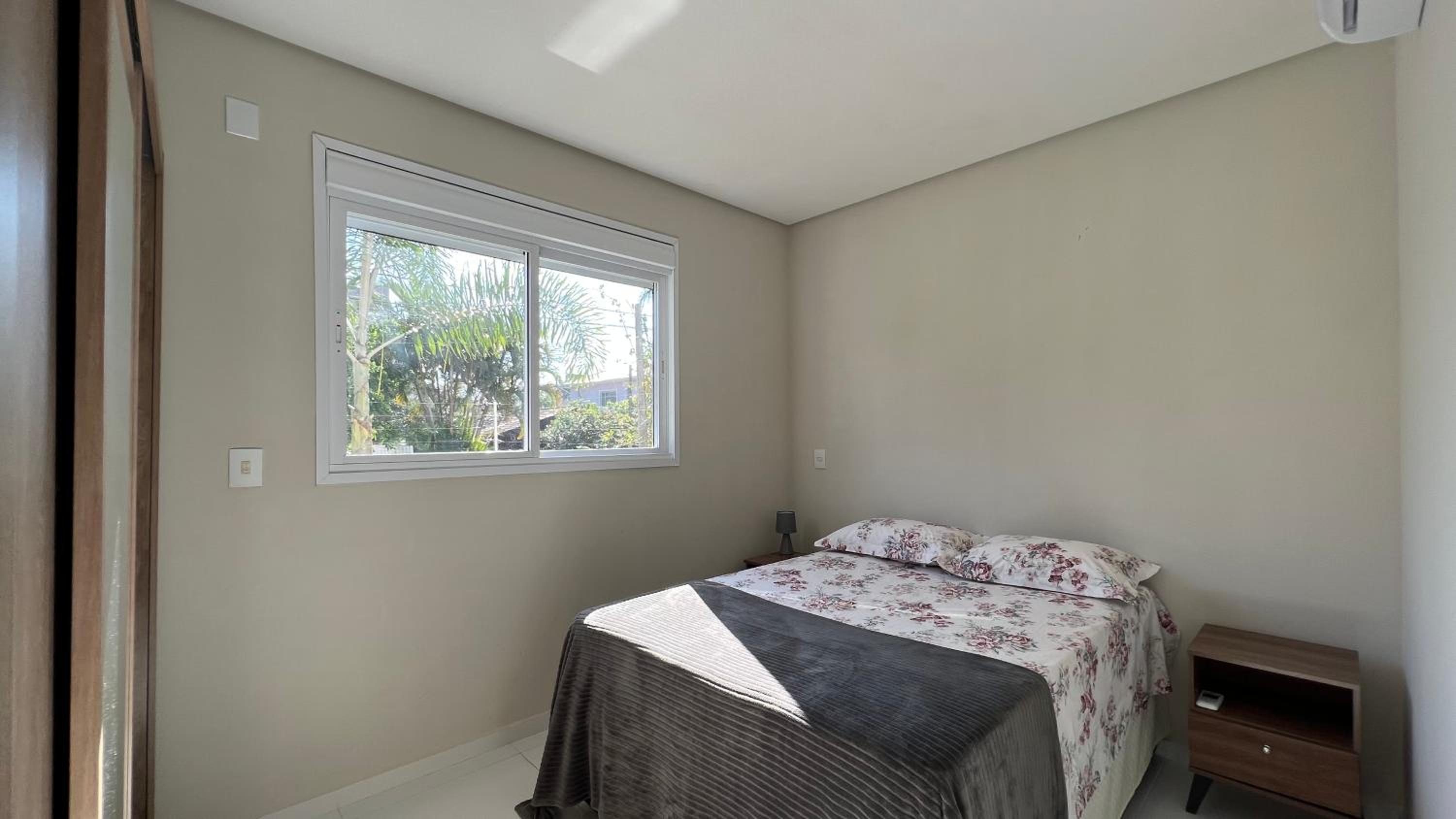 Ap Top Canasvieiras 01 - Apartamento em Canasvieiras com piscina e 2 garagens