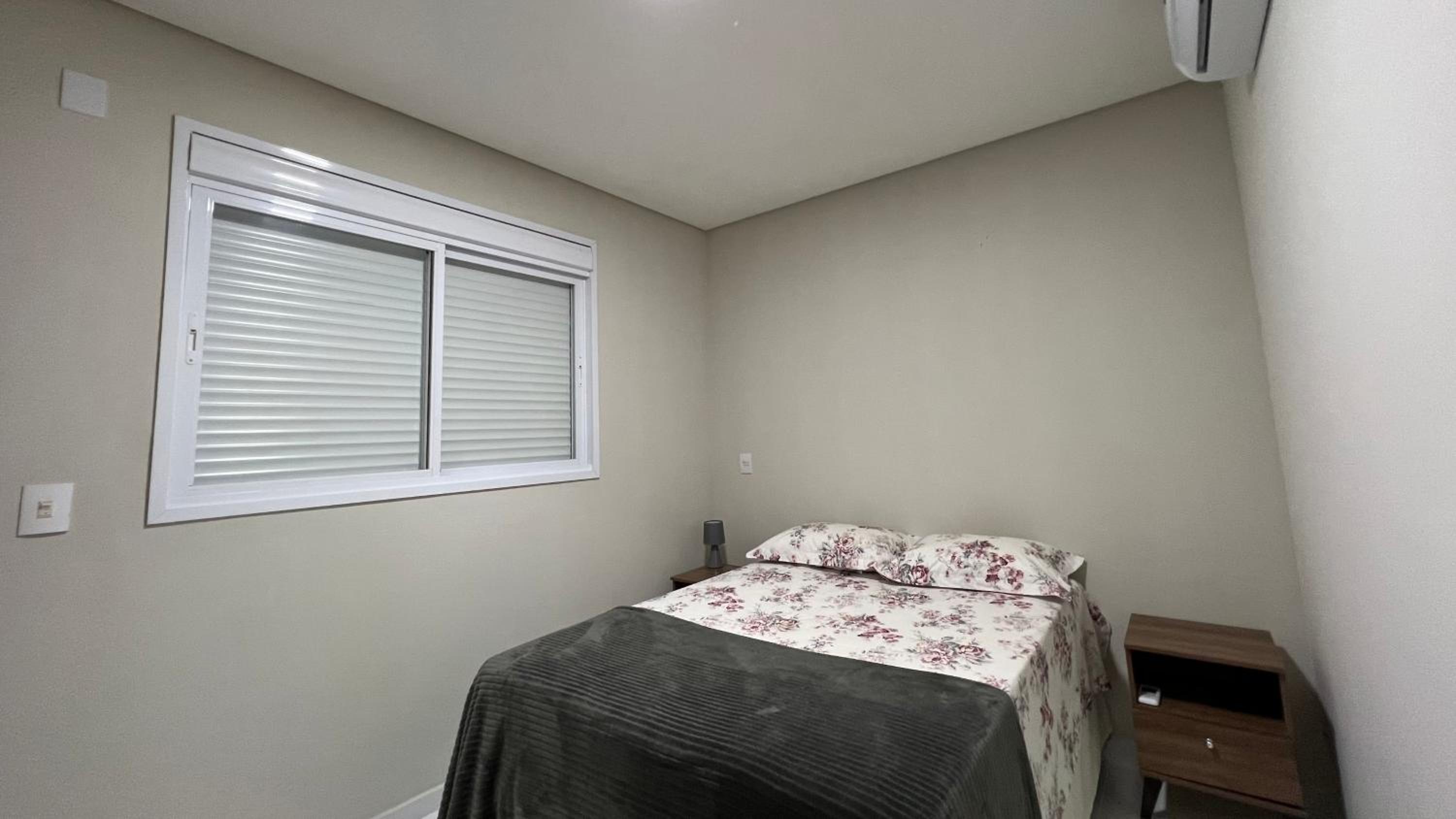 Ap Top Canasvieiras 01 - Apartamento em Canasvieiras com piscina e 2 garagens