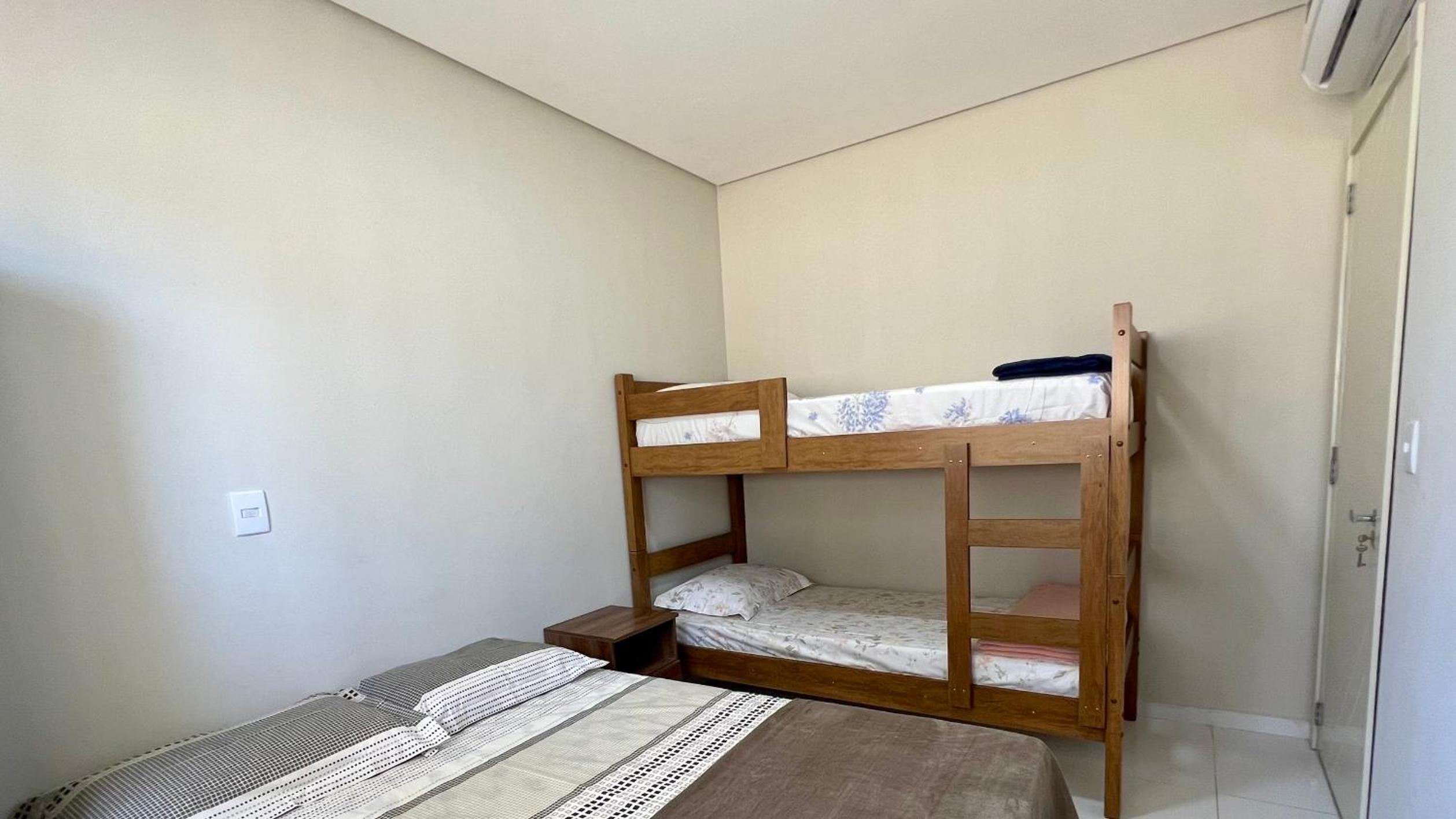 Ap Top Canasvieiras 01 - Apartamento em Canasvieiras com piscina e 2 garagens