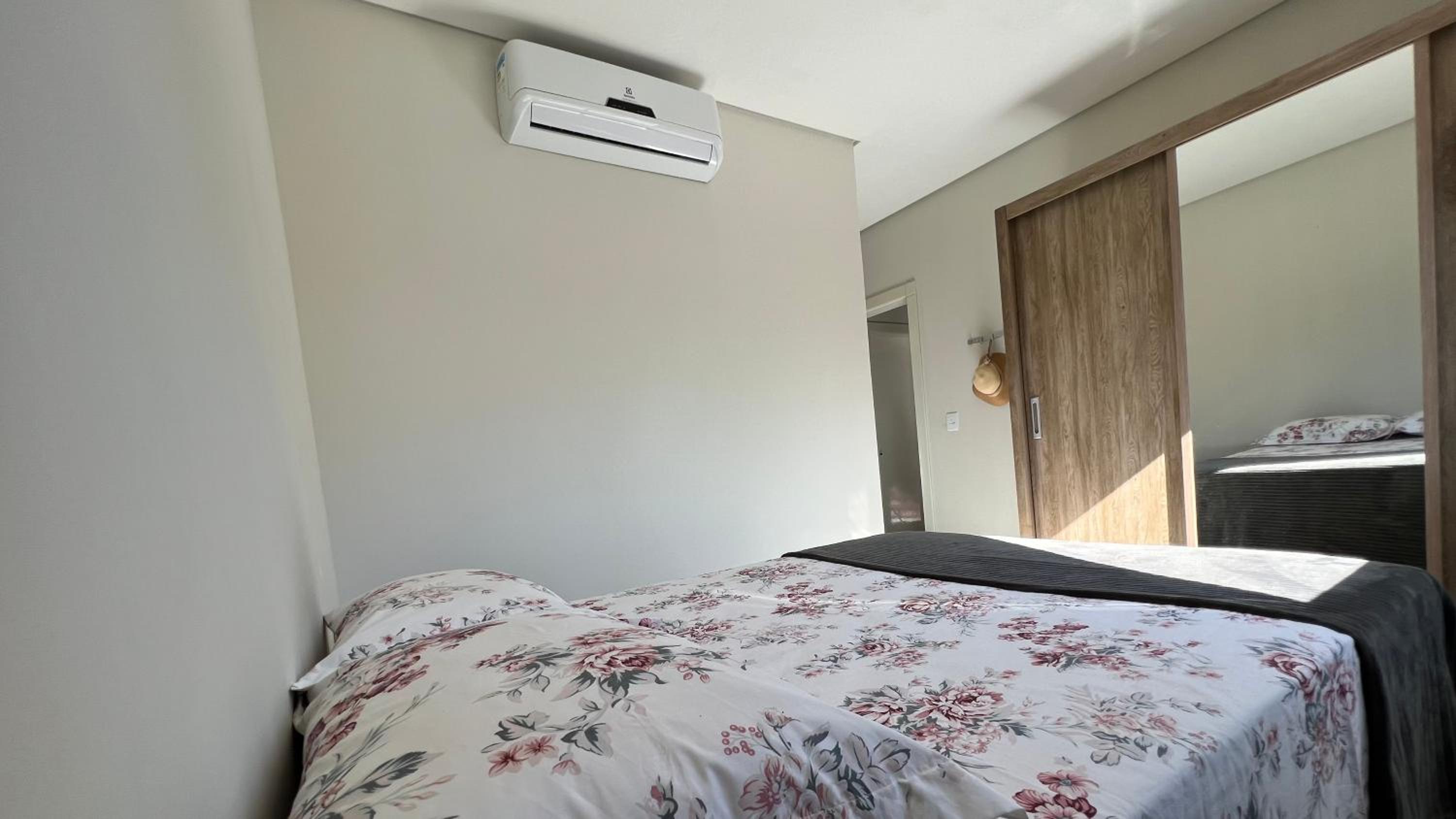 Ap Top Canasvieiras 01 - Apartamento em Canasvieiras com piscina e 2 garagens