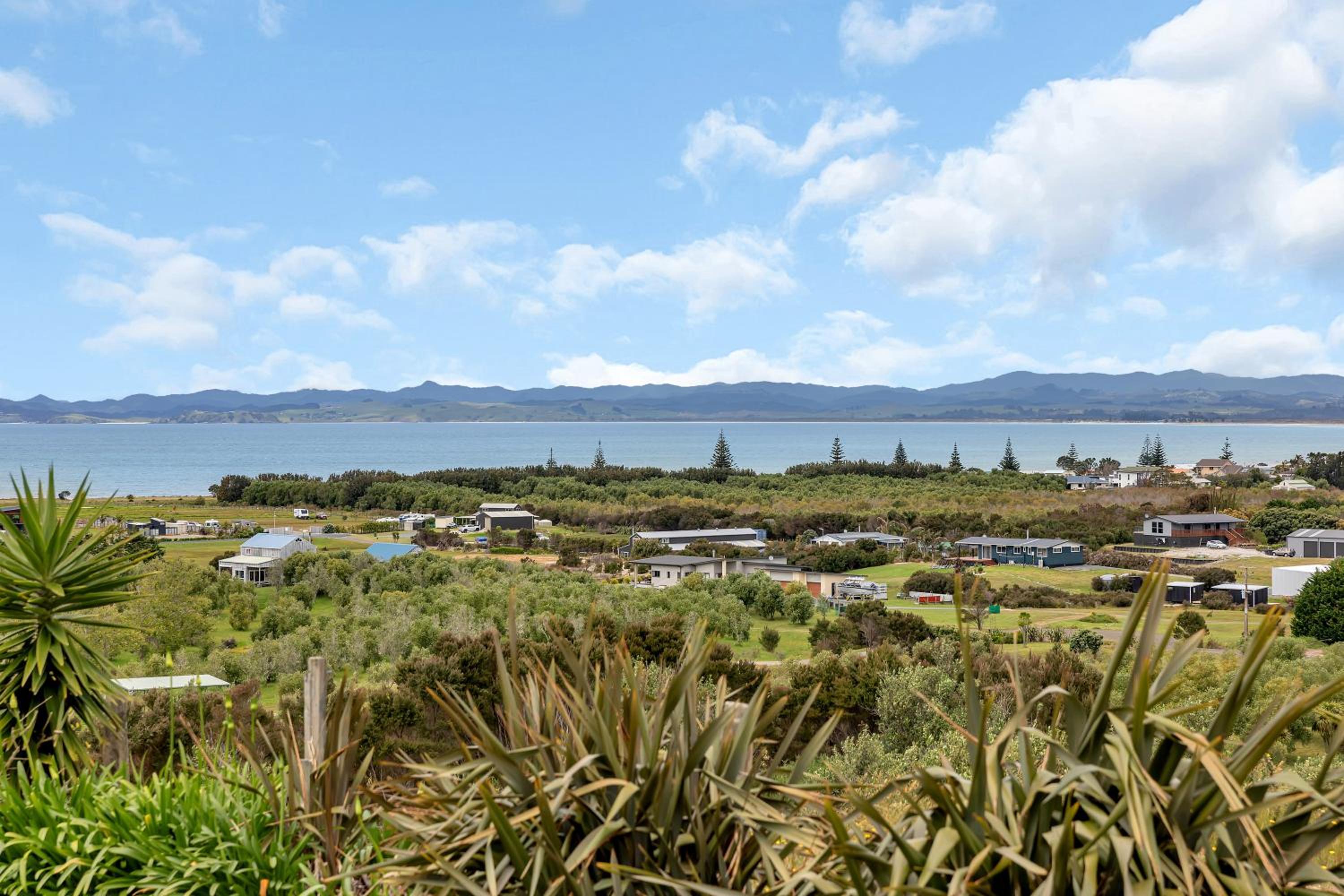 The Mermaid's Rest - Whatuwhiwhi Holiday Home view 3