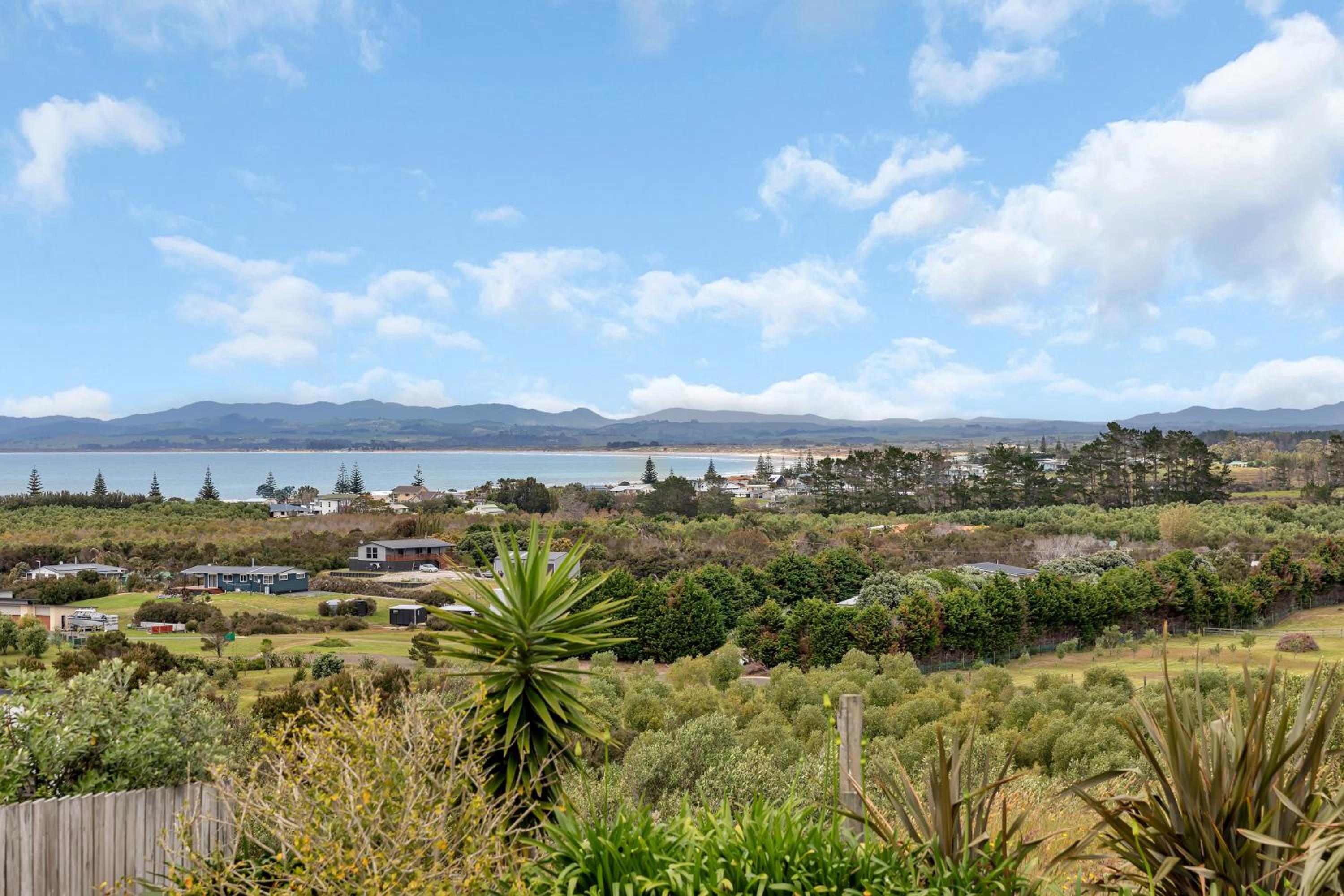 The Mermaid's Rest - Whatuwhiwhi Holiday Home view 4