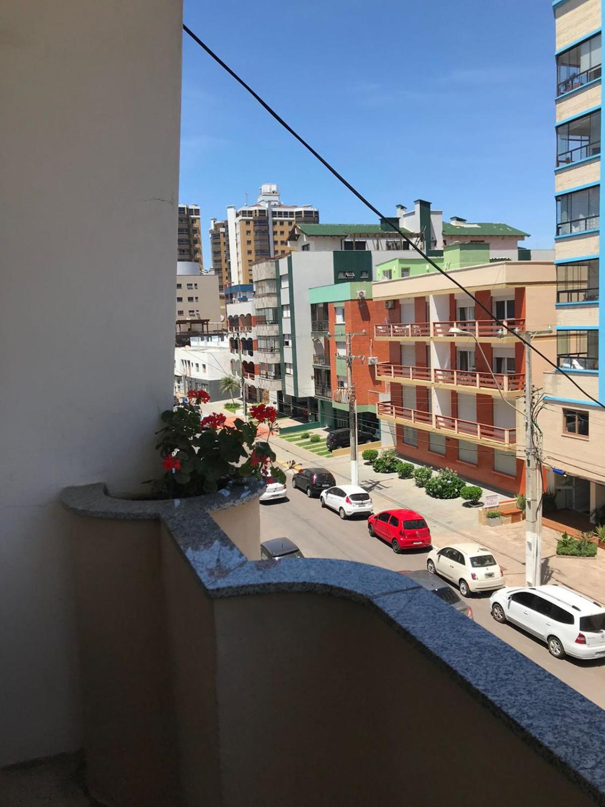 Apartamento 1 dormitório, confortável, no centro de Capão da Canoa a 1 quadra do mar