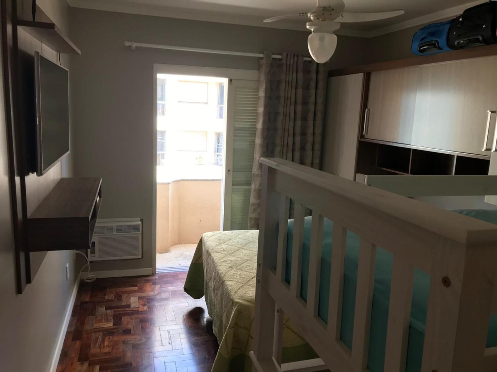 Apartamento 1 dormitório, confortável, no centro de Capão da Canoa a 1 quadra do mar