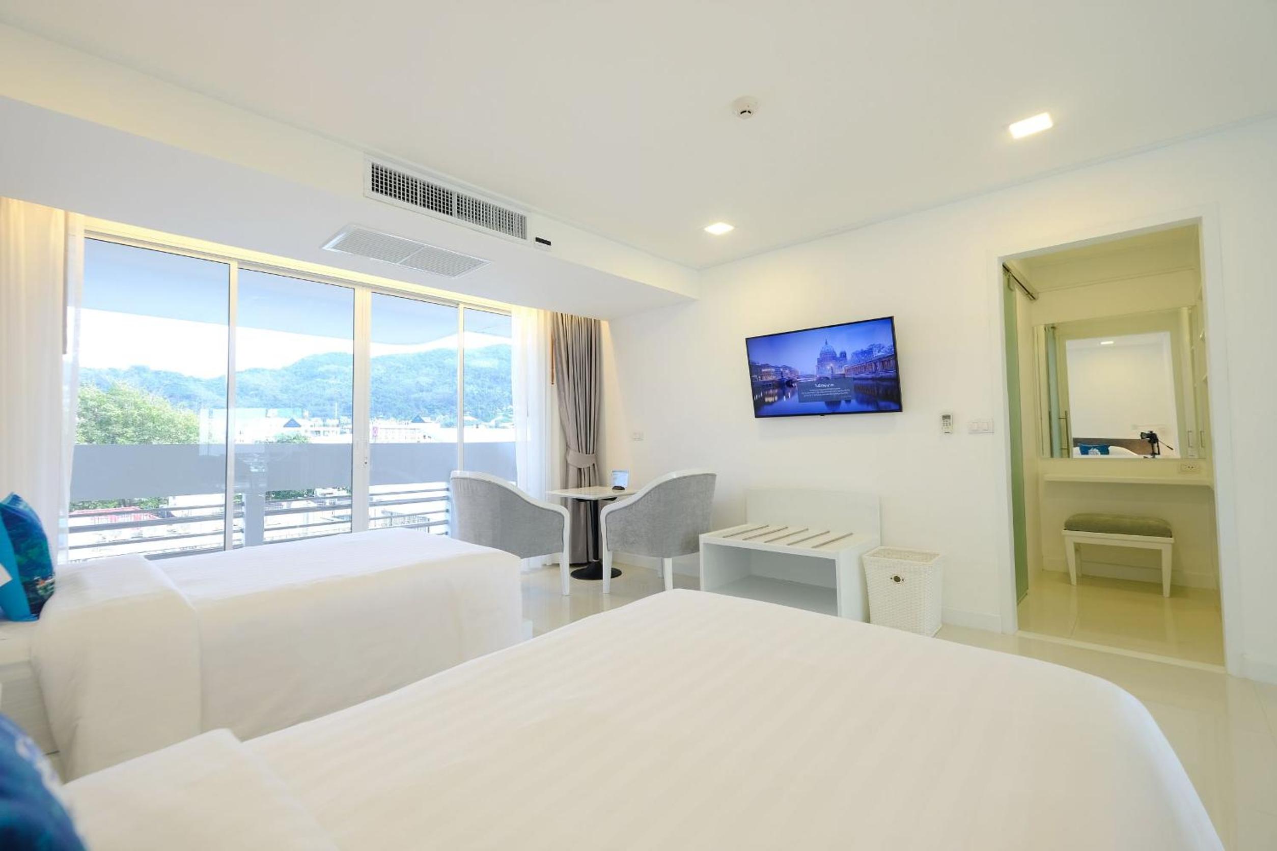 Andaman Beach Suites Hotel, Patong Phuket — photo 92