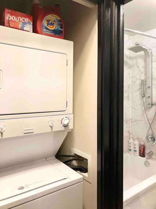 G222 Family Fun- MTN View Stay, Water slide, Pool, Hot Tub, Free Parking