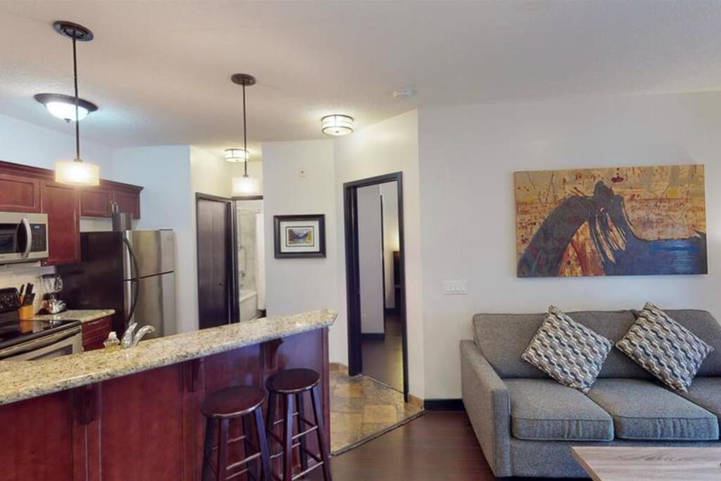 G222 Family Fun- MTN View Stay, Water slide, Pool, Hot Tub, Free Parking